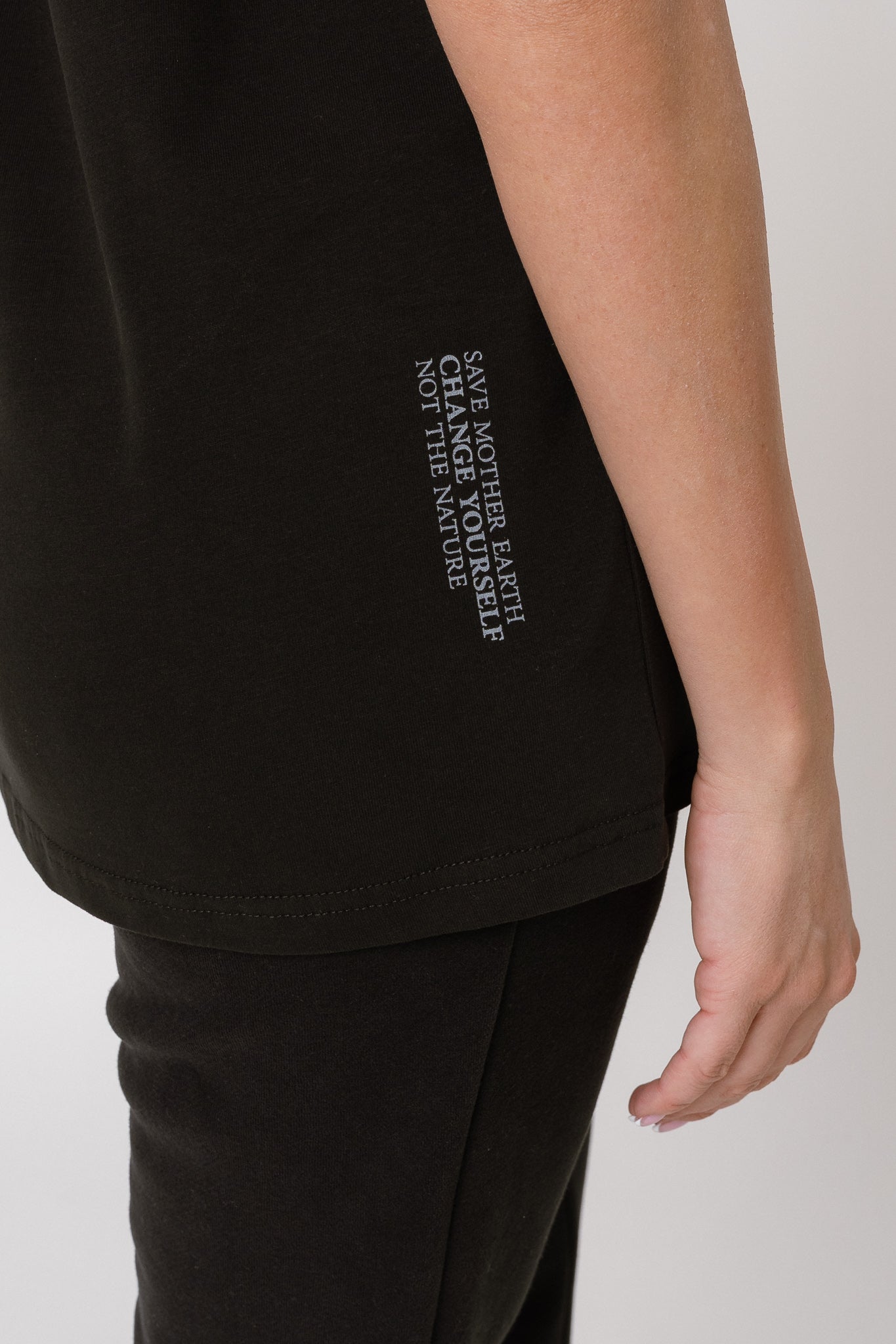 BLACK T-SHIRT - MORAINE