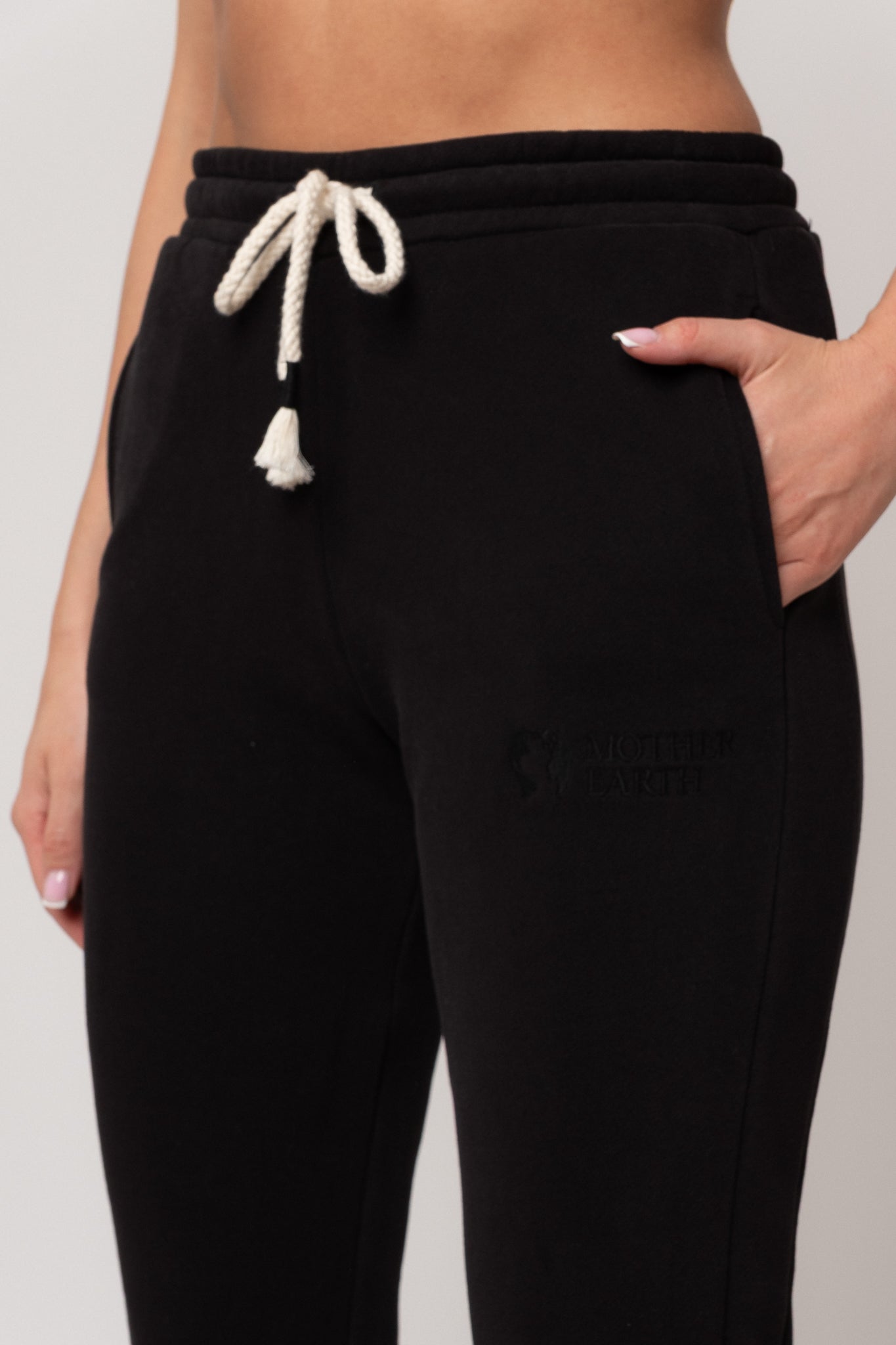 FITTED LONG BLACK SWEATPANTS - ITAKA