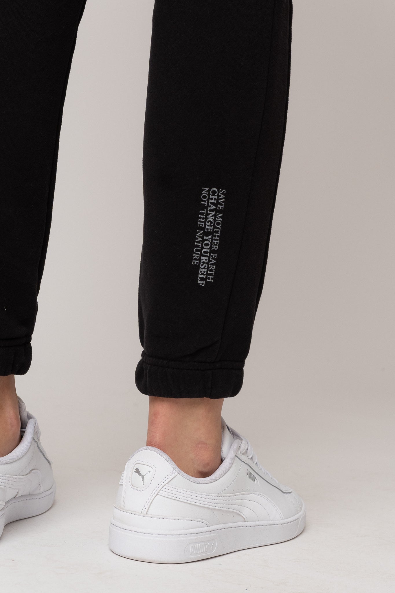 FITTED LONG BLACK SWEATPANTS - ITAKA