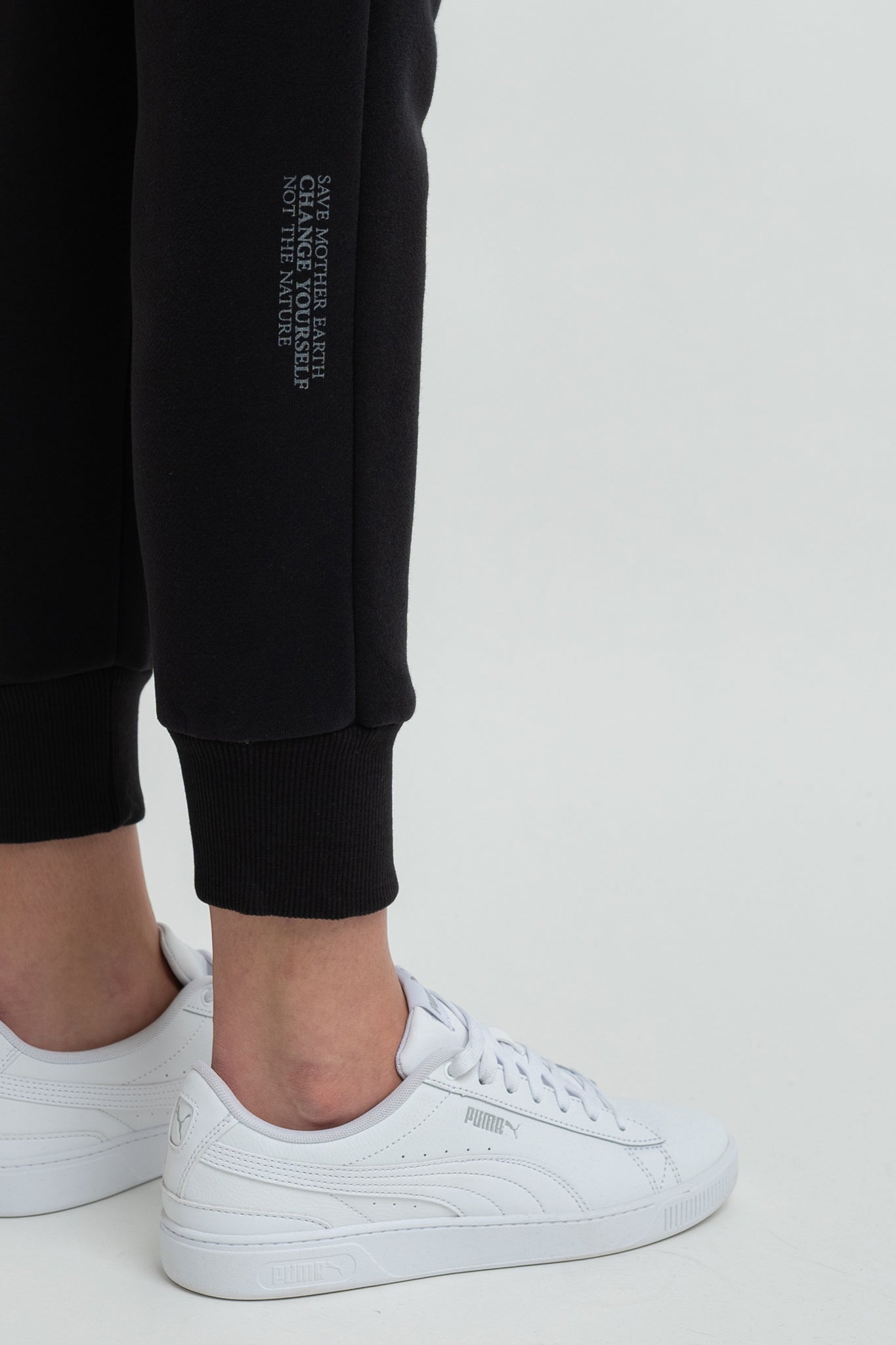 BLACK JOGGER SWEATPANTS - BEGERA