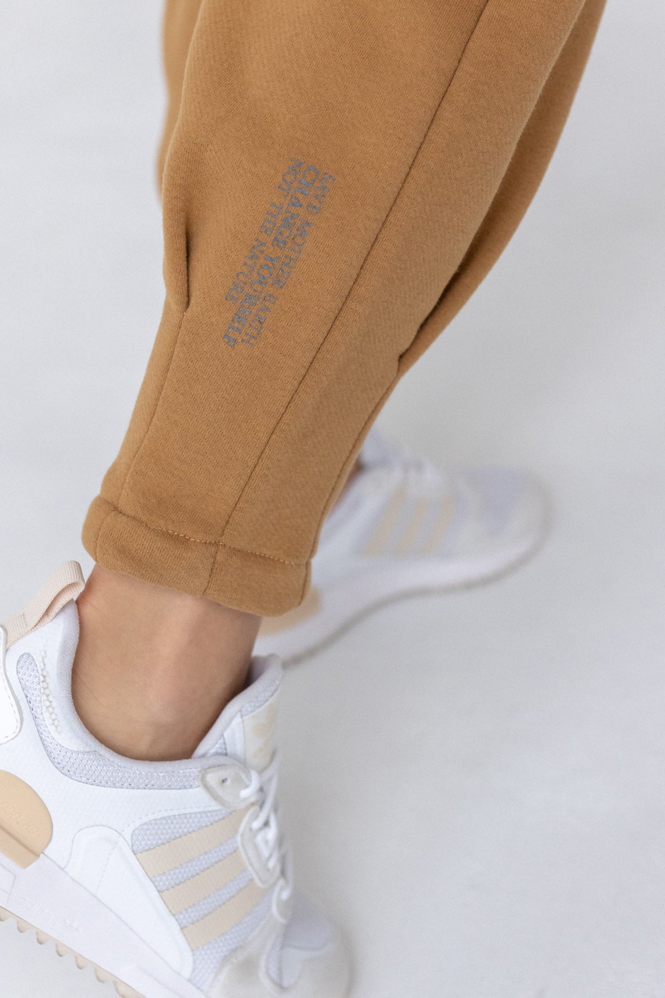 SWEATPANTS WITH STITCHED DETAILING IN LIGHT BROWN - ANACAPA