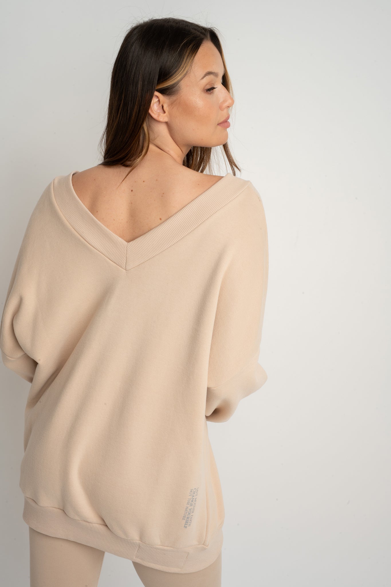 BEIGE OVERSIZED V-NECK SWEATSHIRT – BISCOE