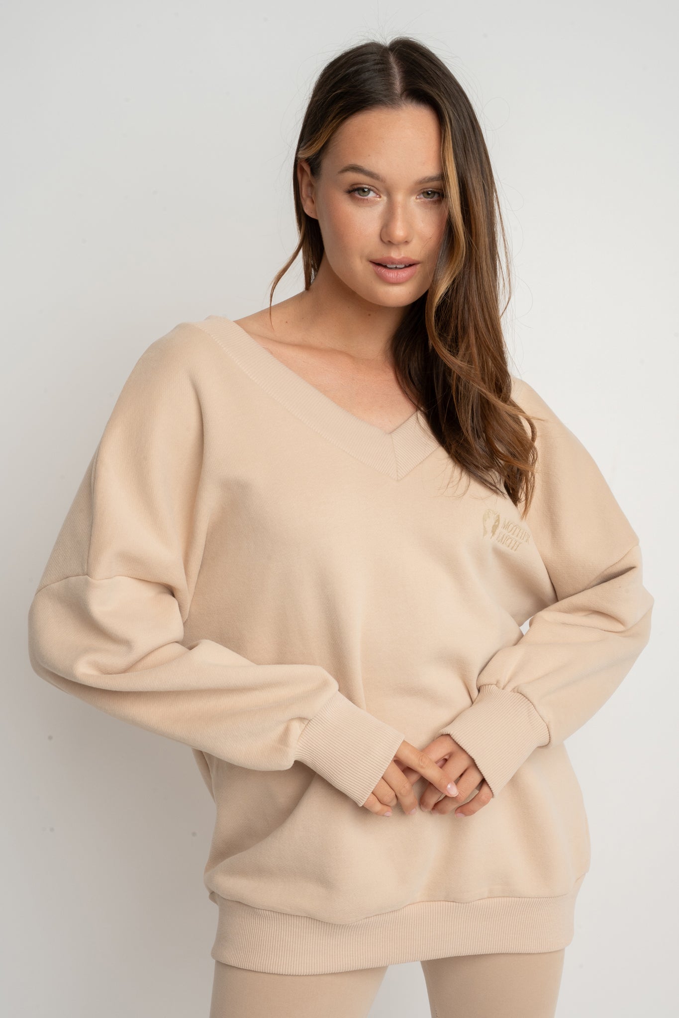 BEIGE OVERSIZED V-NECK SWEATSHIRT – BISCOE