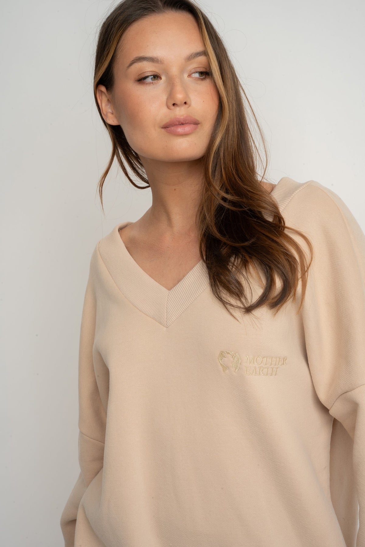 BEIGE OVERSIZED V-NECK SWEATSHIRT – BISCOE
