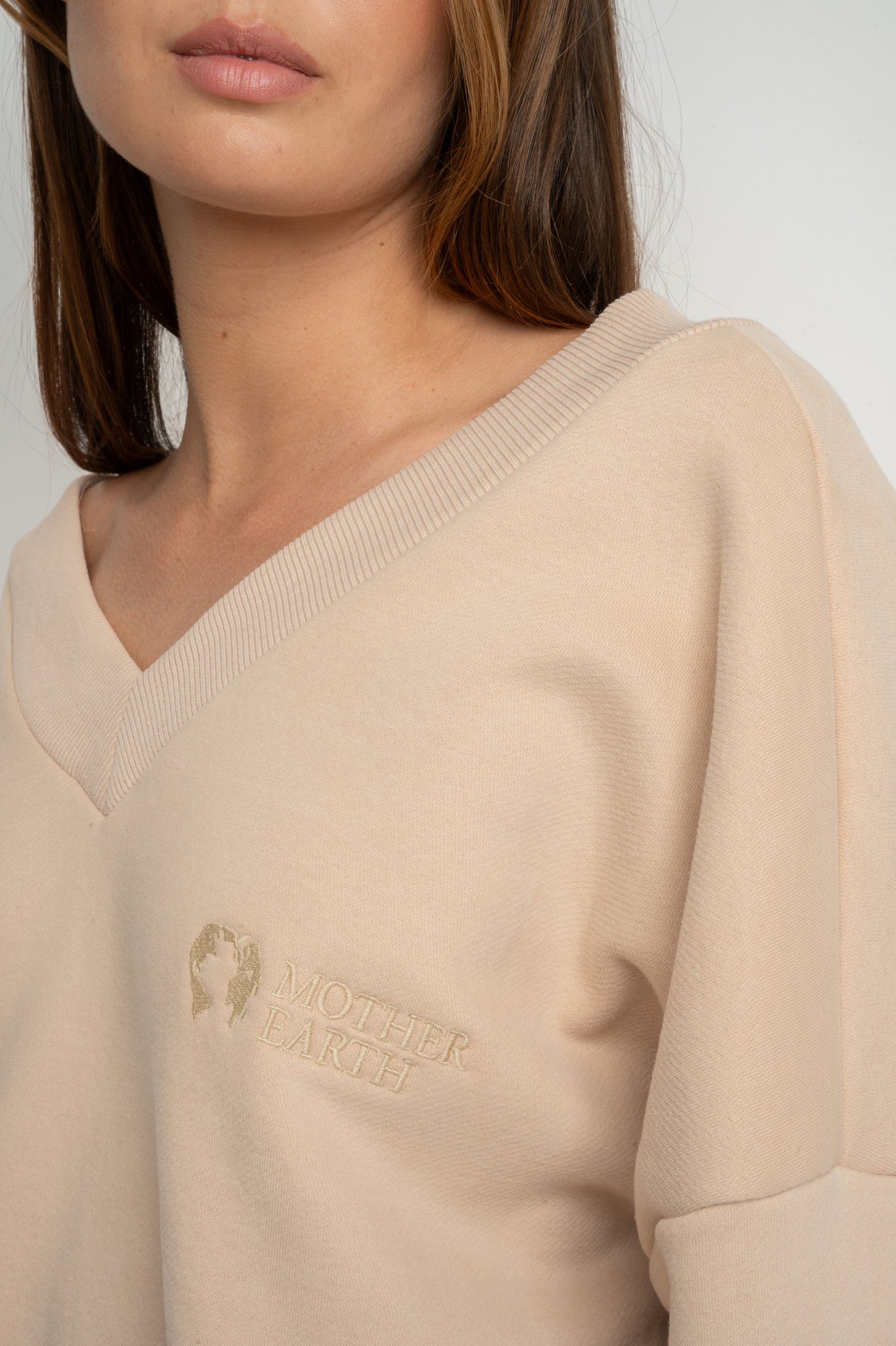 BEIGE OVERSIZED V-NECK SWEATSHIRT – BISCOE