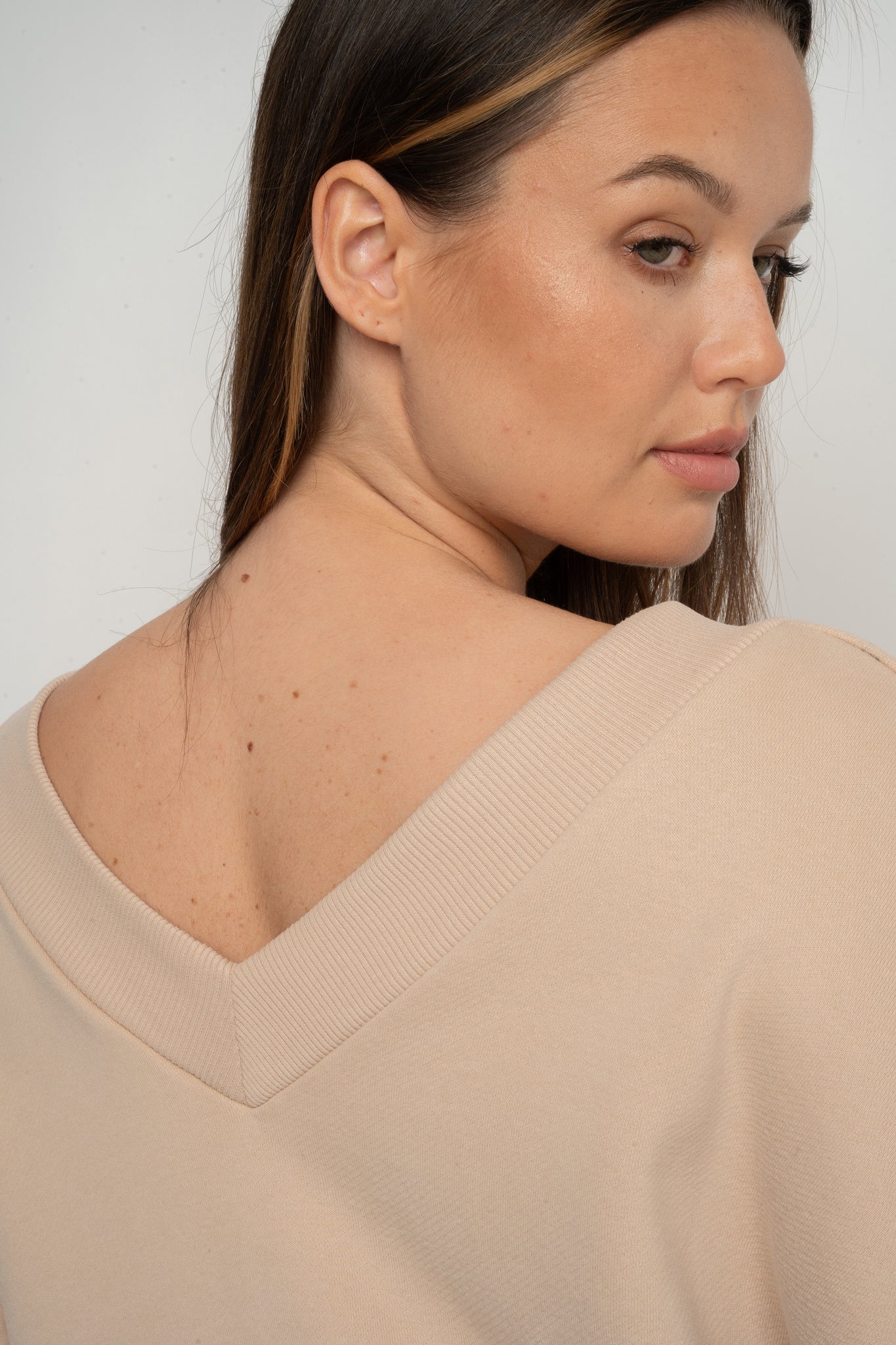 BEIGE OVERSIZED V-NECK SWEATSHIRT – BISCOE