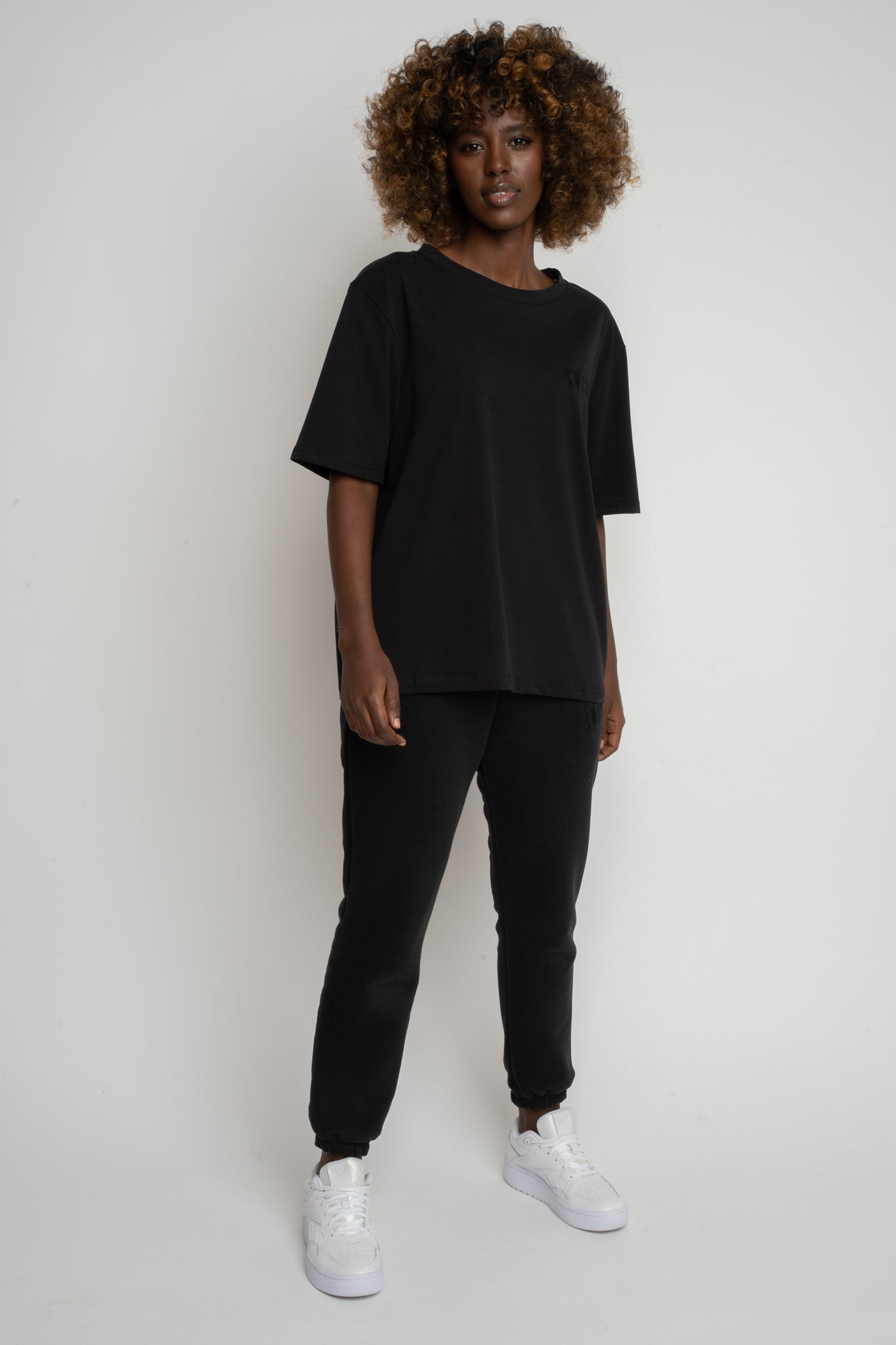 BLACK T-SHIRT - OYSTER