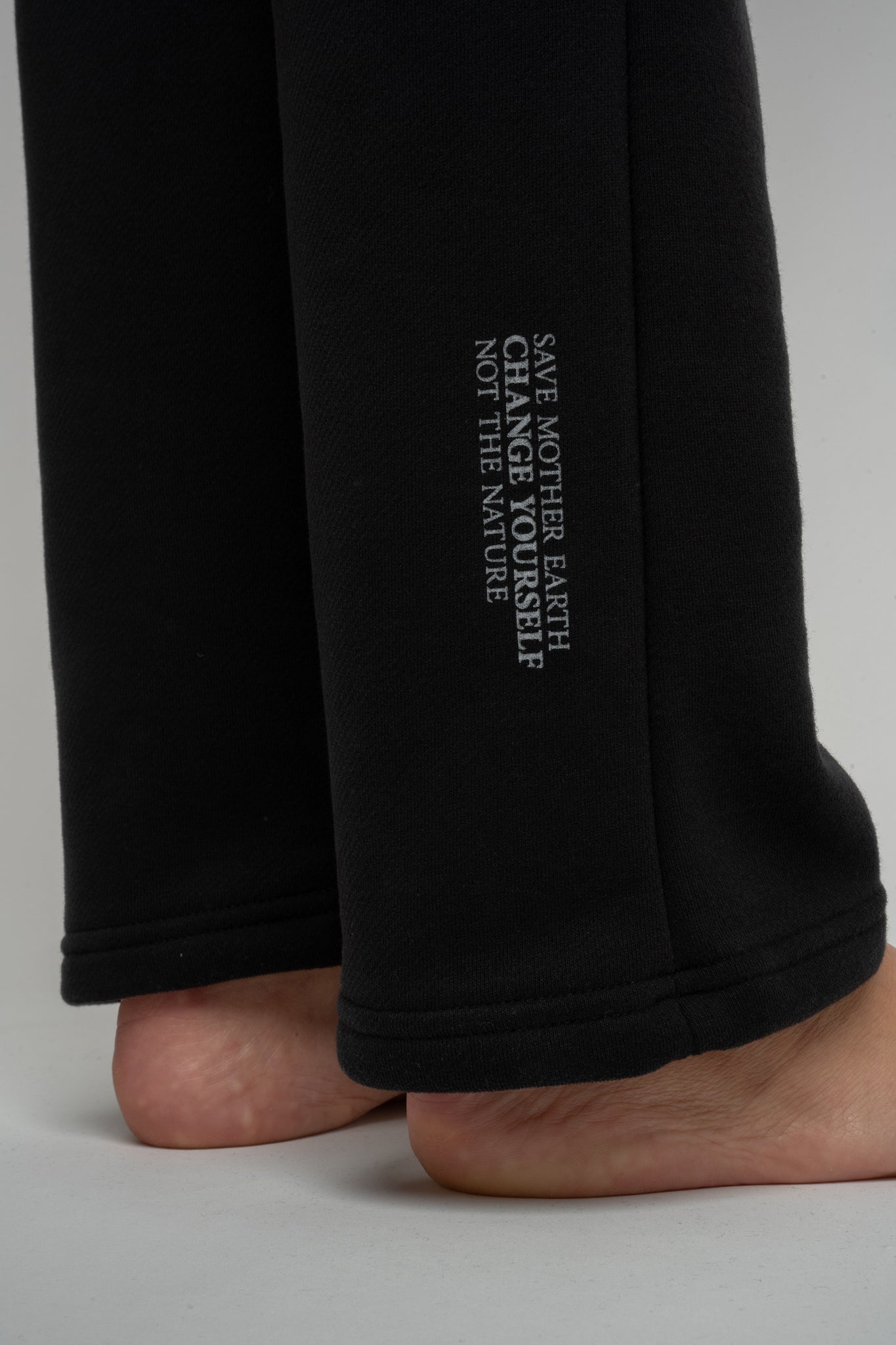 BLACK SWEATPANTS - PAEA
