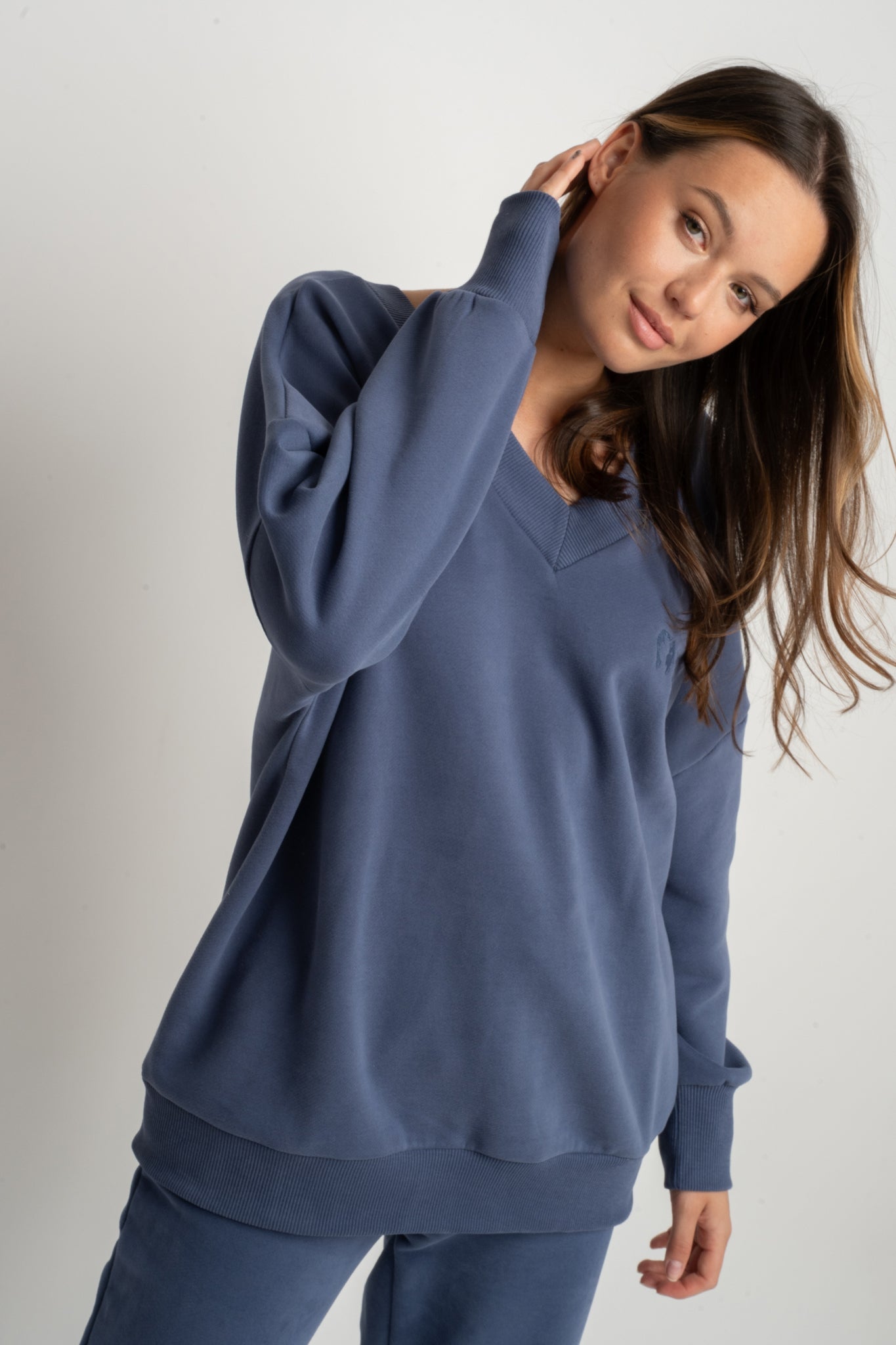 NAVY BLUE OVERSIZED V-NECK SWEATSHIRT – BISCOE