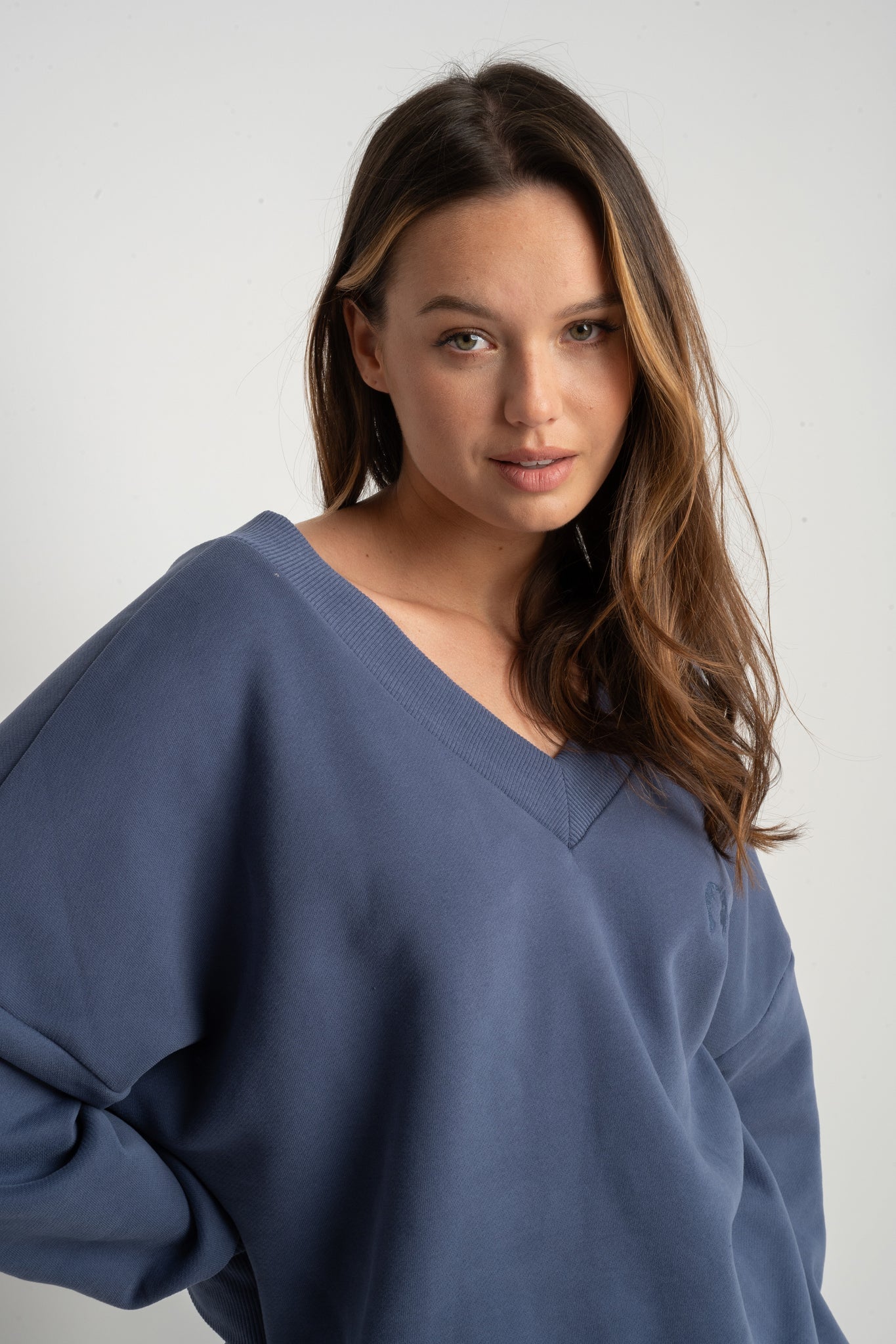 NAVY BLUE OVERSIZED V-NECK SWEATSHIRT – BISCOE