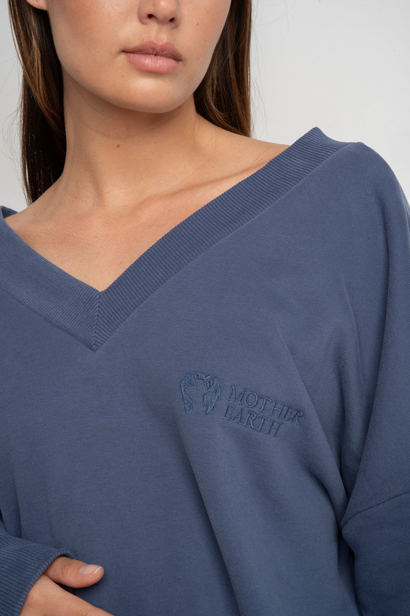 NAVY BLUE OVERSIZED V-NECK SWEATSHIRT – BISCOE