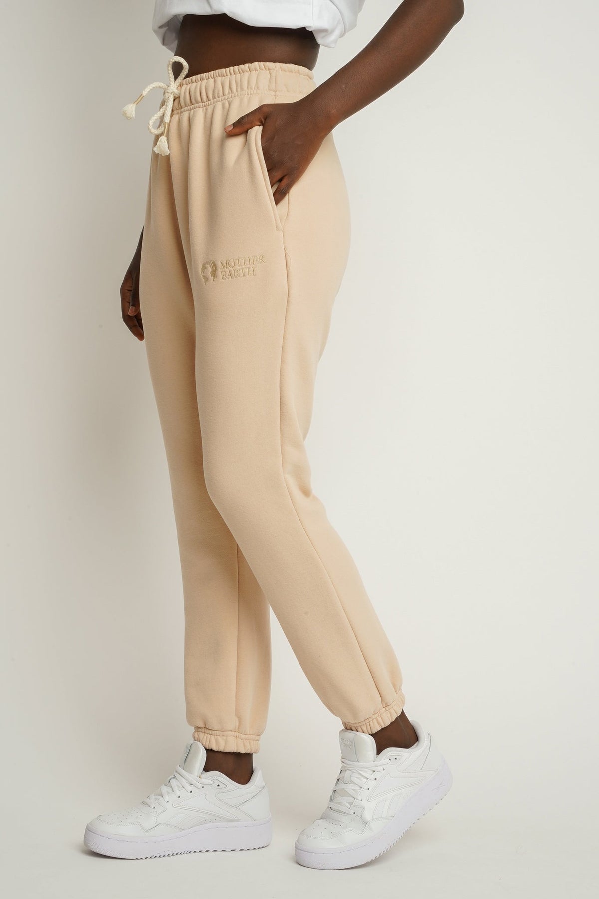 BEIGE BAGGY SWEATPANTS - KARPATOS