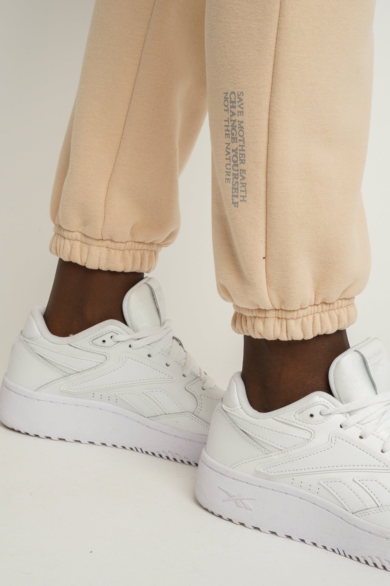 BEIGE BAGGY SWEATPANTS - KARPATOS