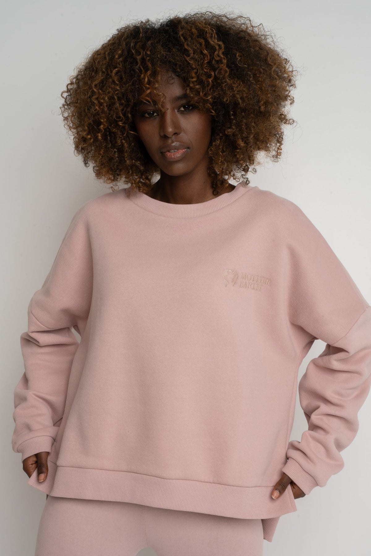 REGULAR FIT SWEATSHIRT WITH A LONGER BACK LIGHT PINK - COOK