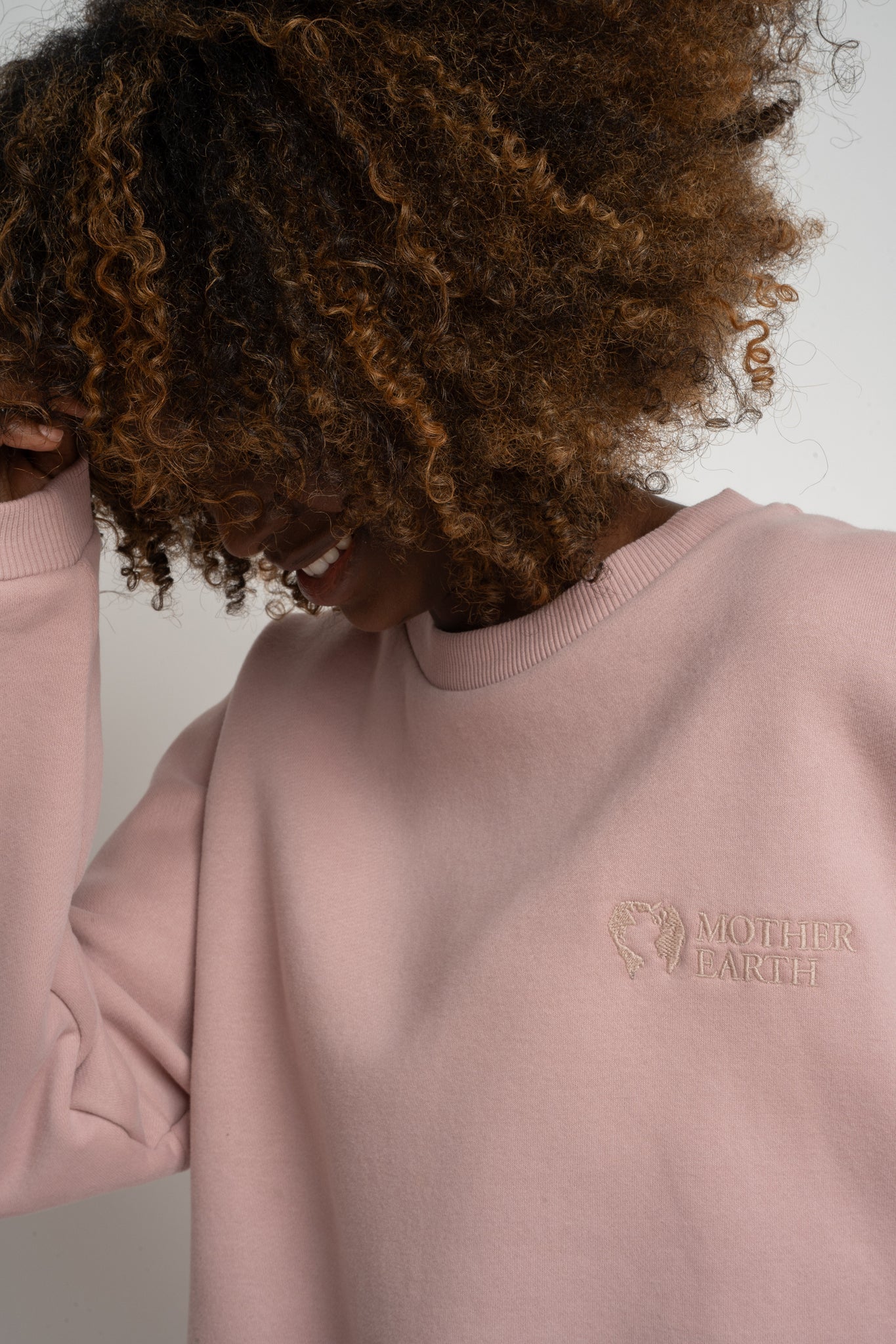 REGULAR FIT SWEATSHIRT WITH A LONGER BACK LIGHT PINK - COOK