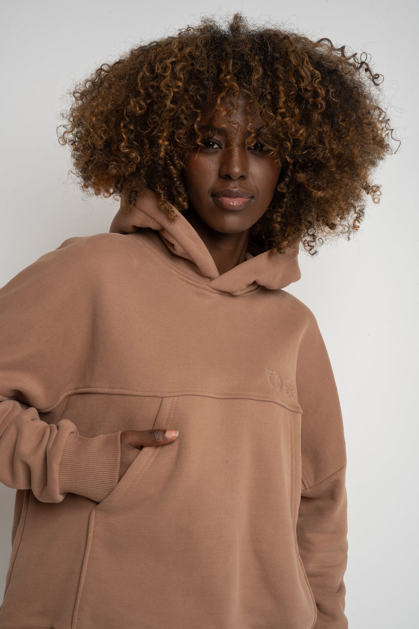 HOODED SWEATSHIRT BROWN – MURIA