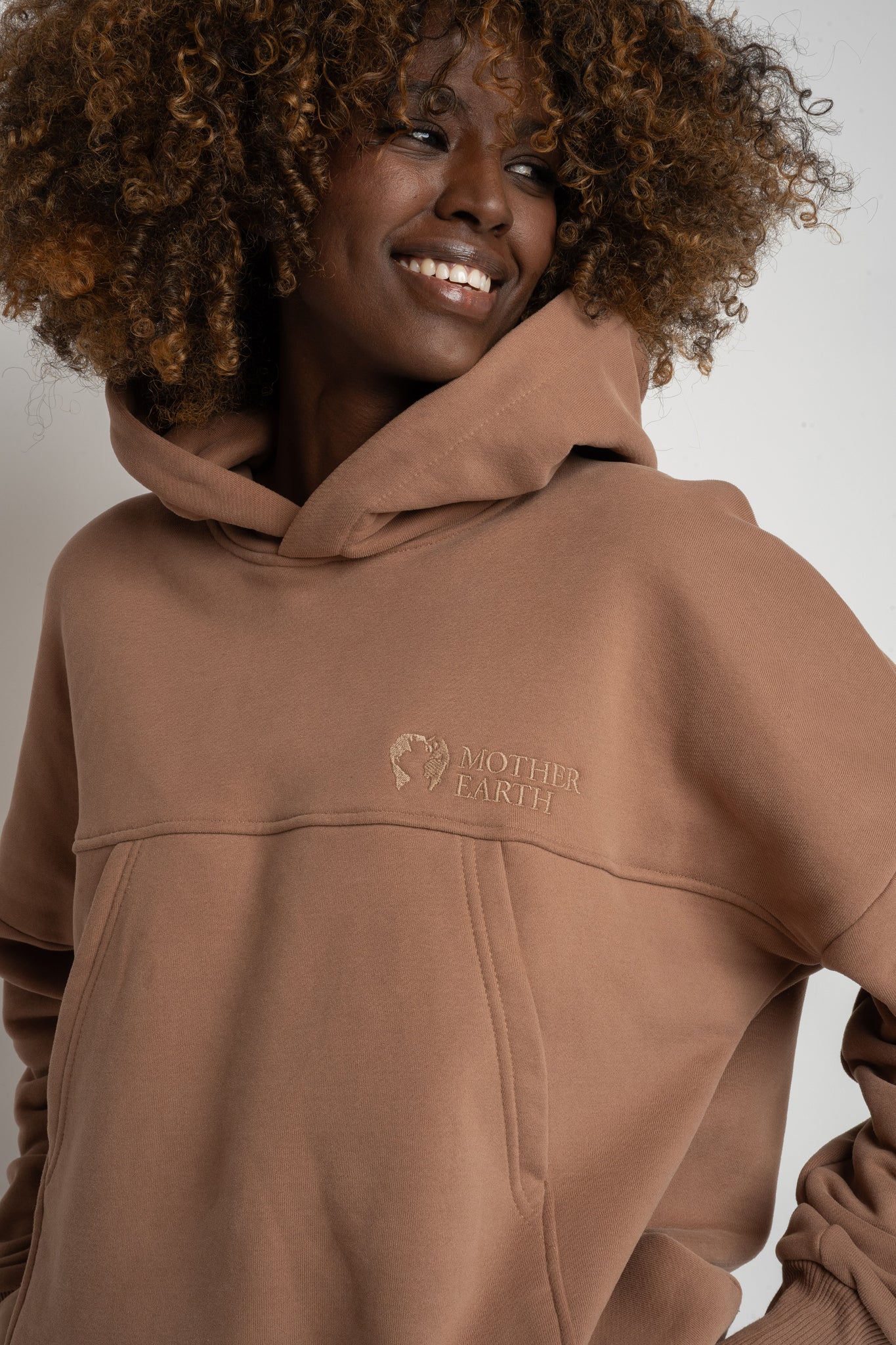 HOODED SWEATSHIRT BROWN – MURIA
