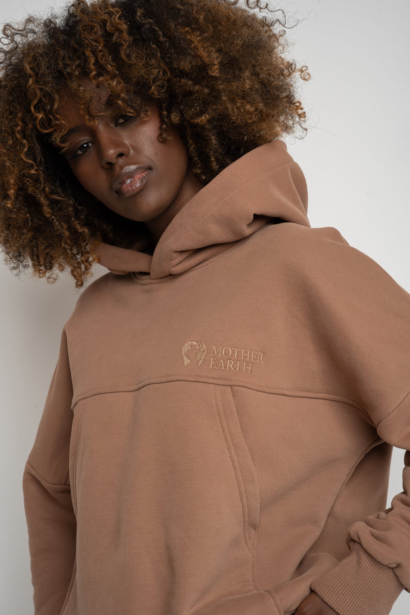 HOODED SWEATSHIRT BROWN – MURIA