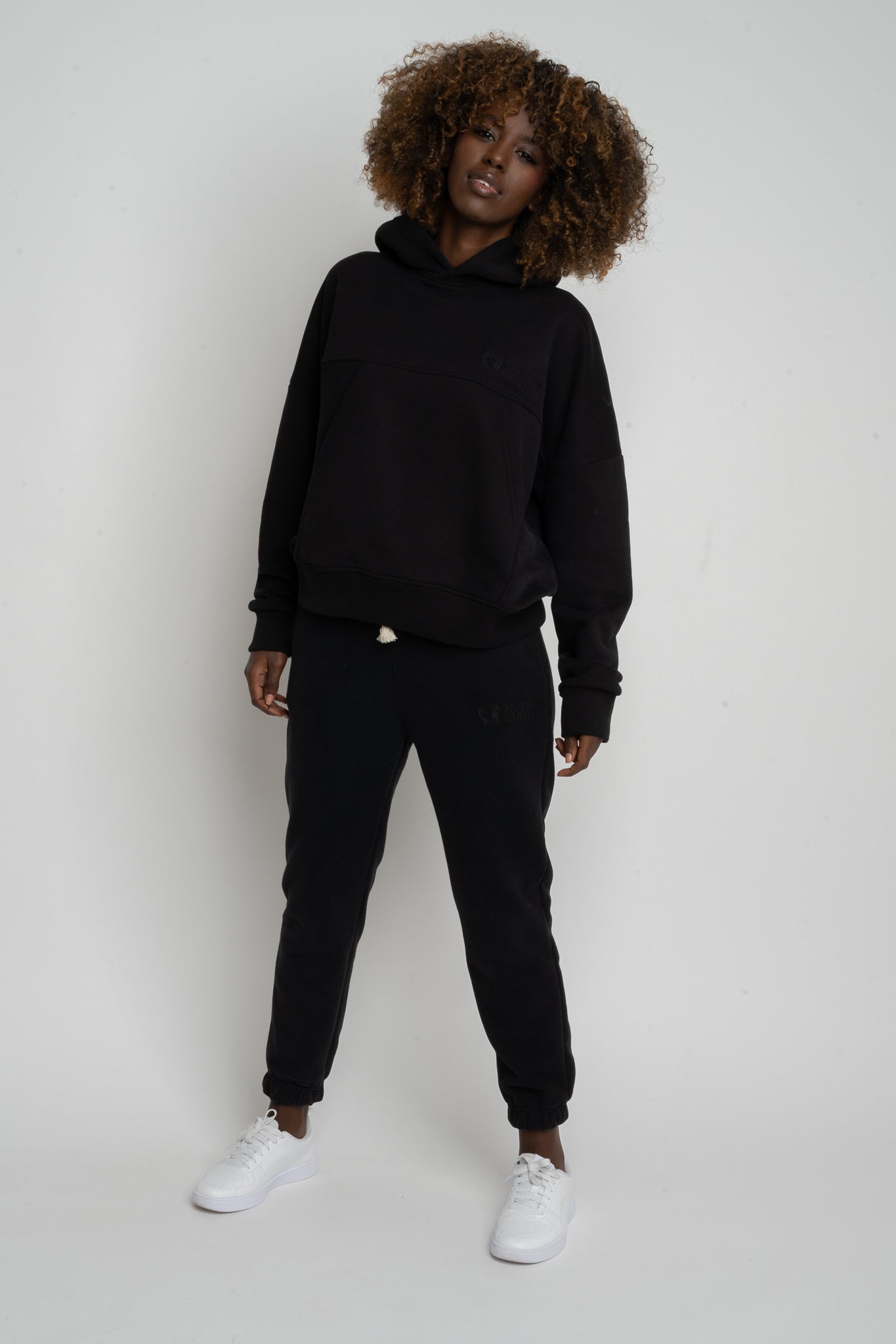 HOODED SWEATSHIRT BLACK – MURIA