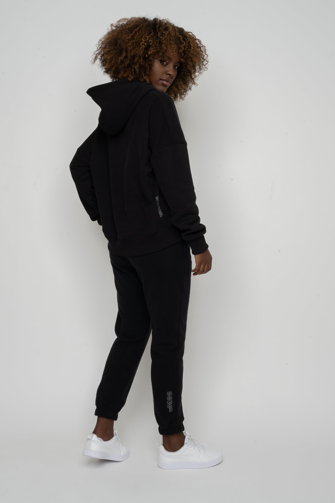 HOODED SWEATSHIRT BLACK – MURIA