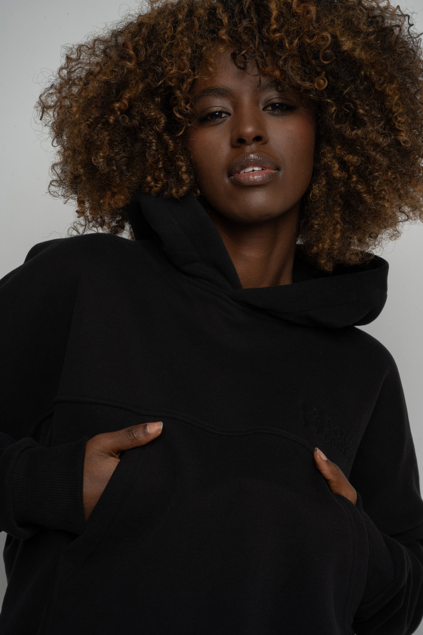 HOODED SWEATSHIRT BLACK – MURIA