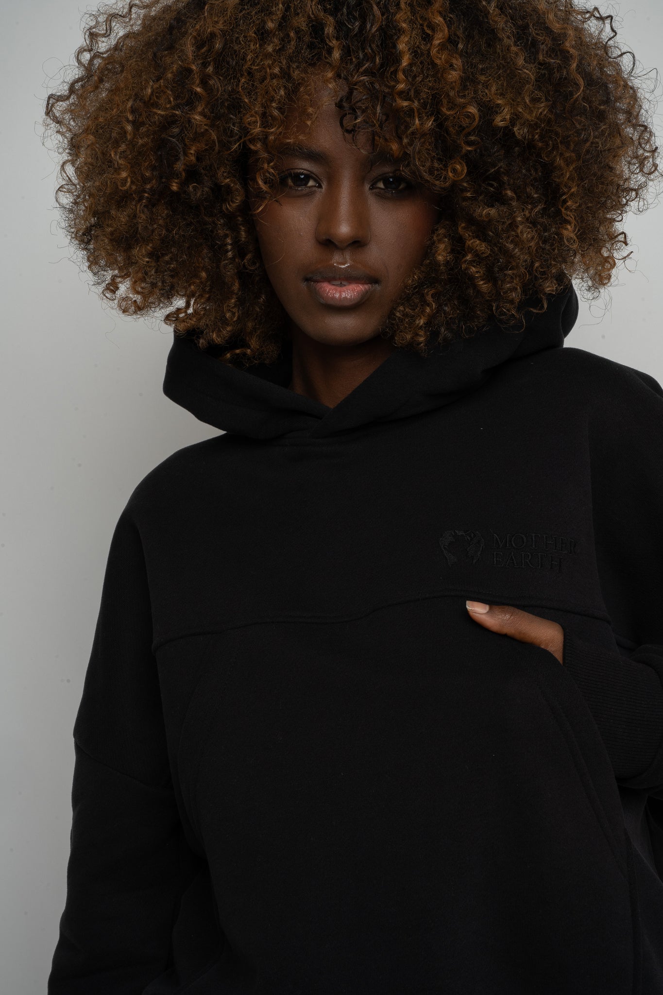 HOODED SWEATSHIRT BLACK – MURIA