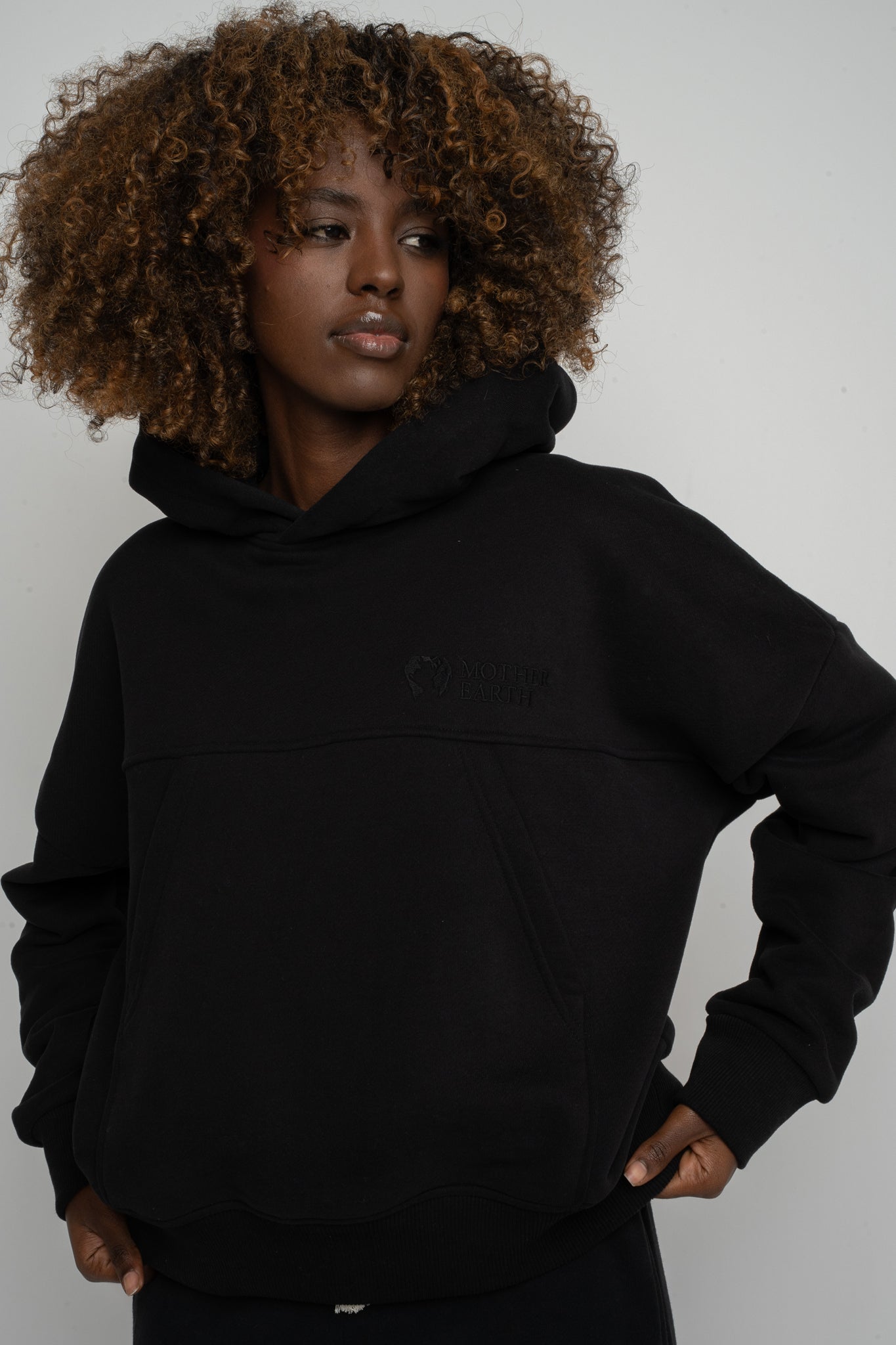 HOODED SWEATSHIRT BLACK – MURIA