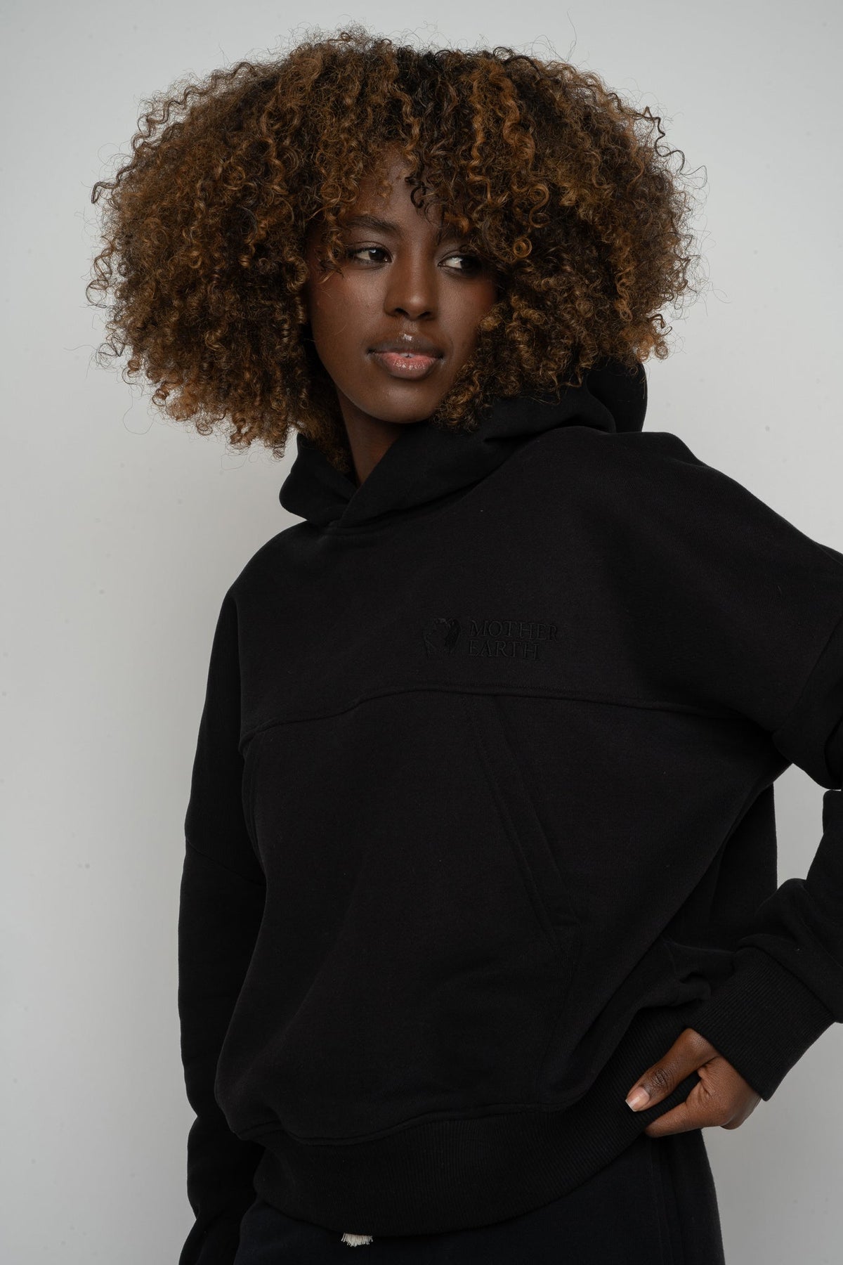 HOODED SWEATSHIRT BLACK – MURIA