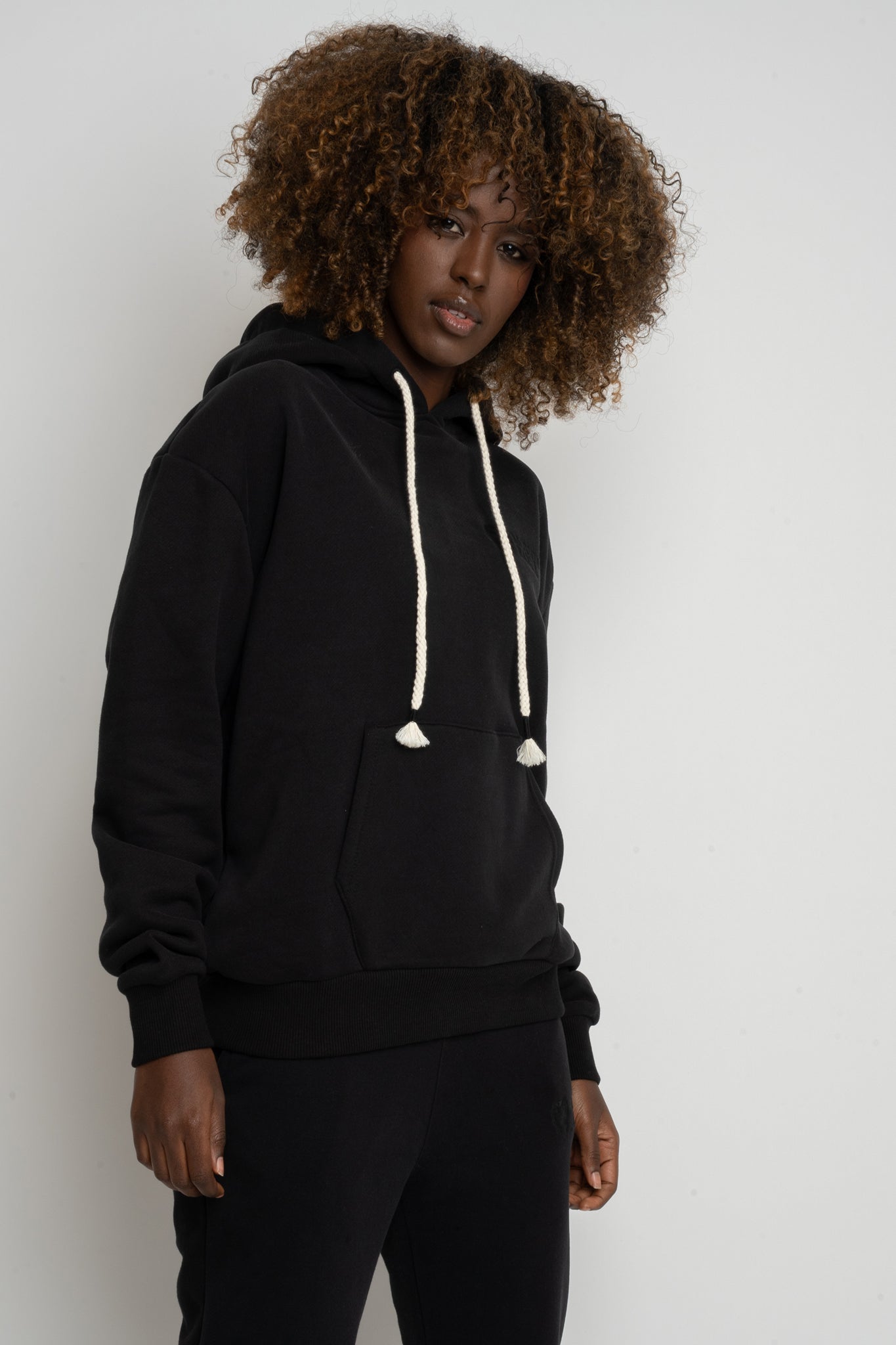 BLACK HOODED SWEATSHIRT - MOHELI