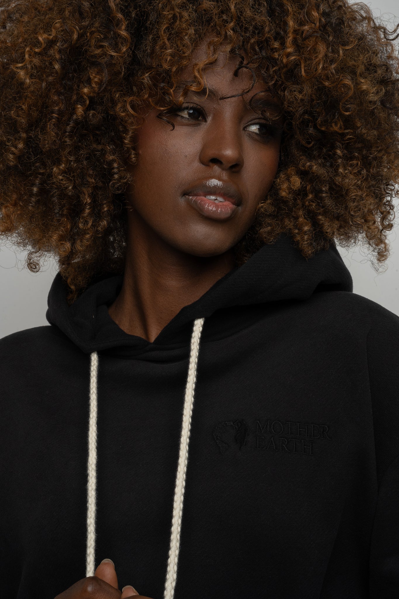 BLACK HOODED SWEATSHIRT - MOHELI
