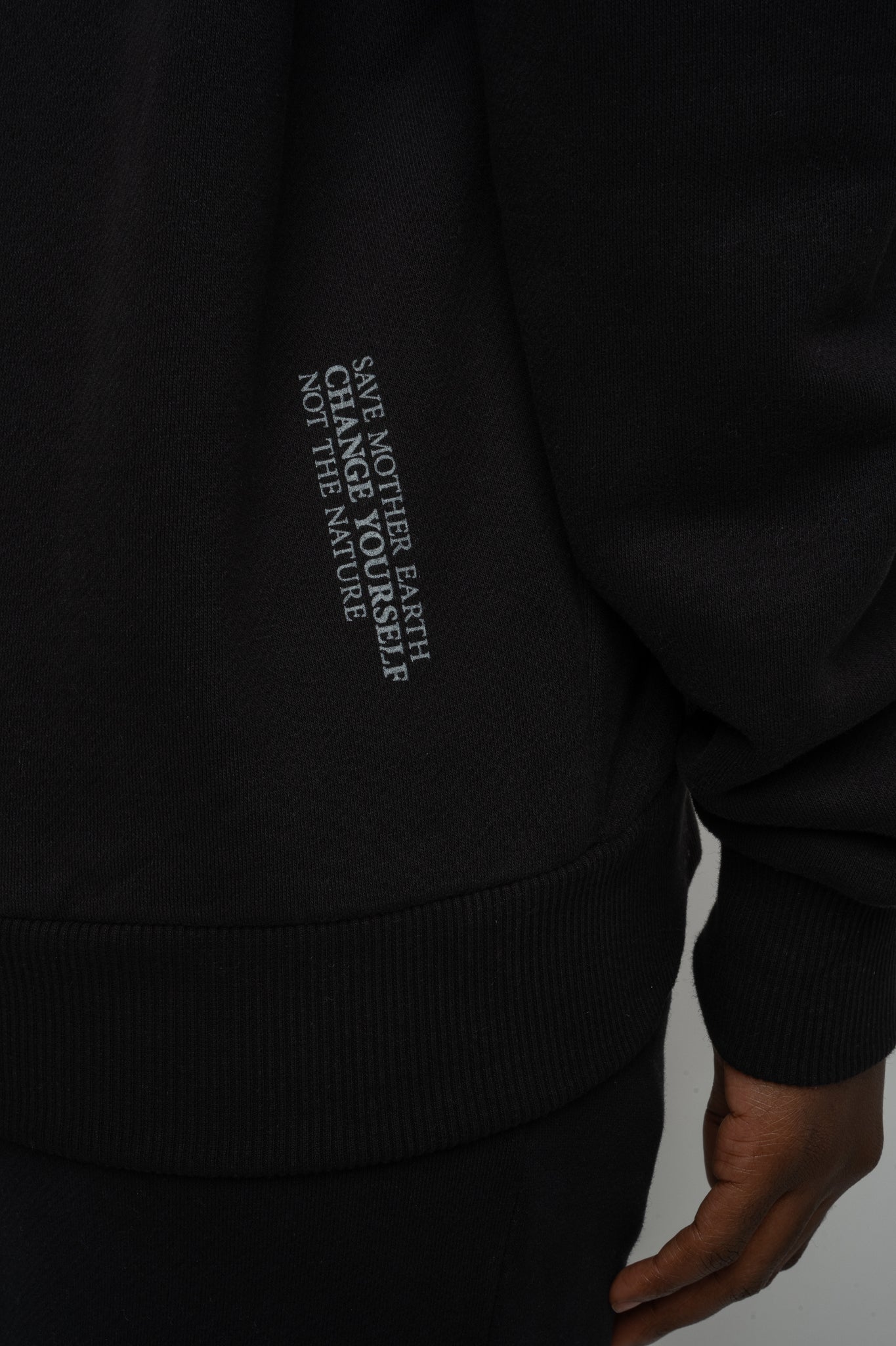 BLACK HOODED SWEATSHIRT - MOHELI