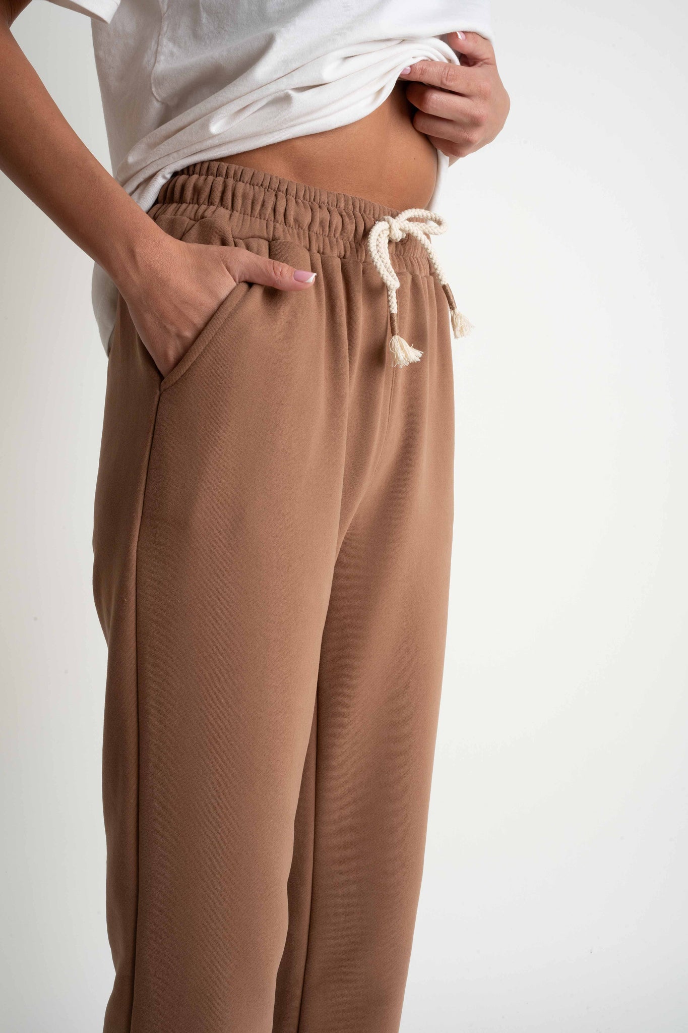 BROWN REGULAR FIT SWEATPANTS – MILOS