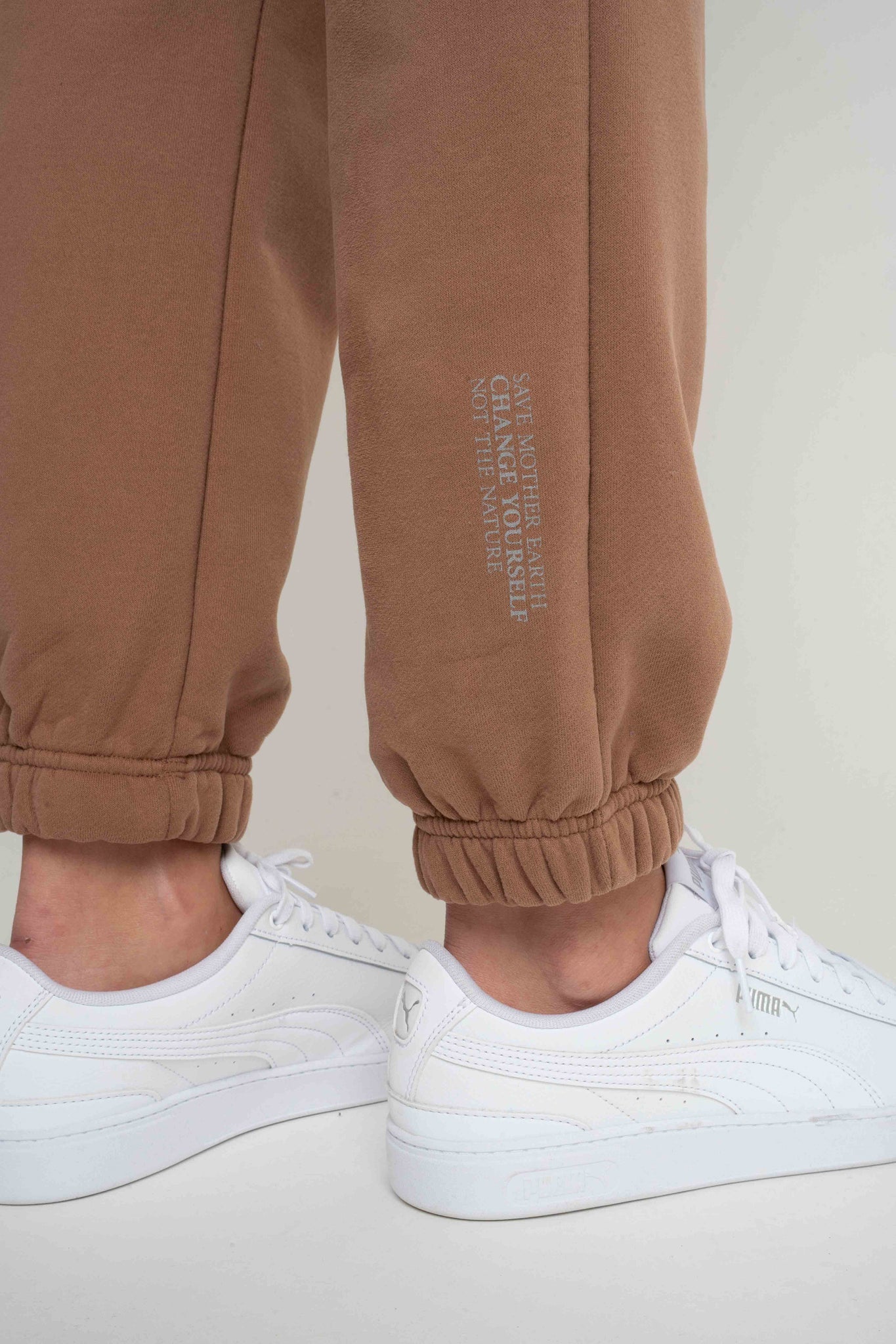 BROWN REGULAR FIT SWEATPANTS – MILOS