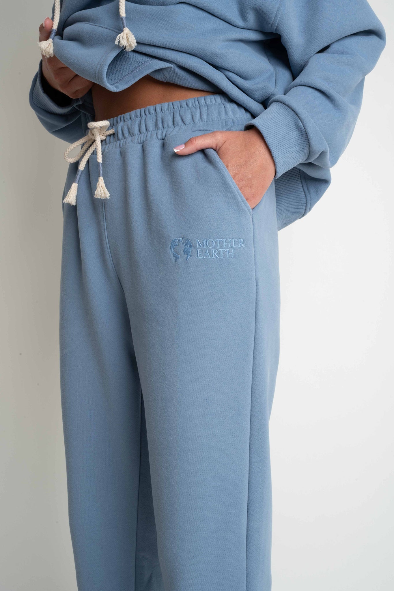 DARK BLUE REGULAR FIT SWEATPANTS – MILOS