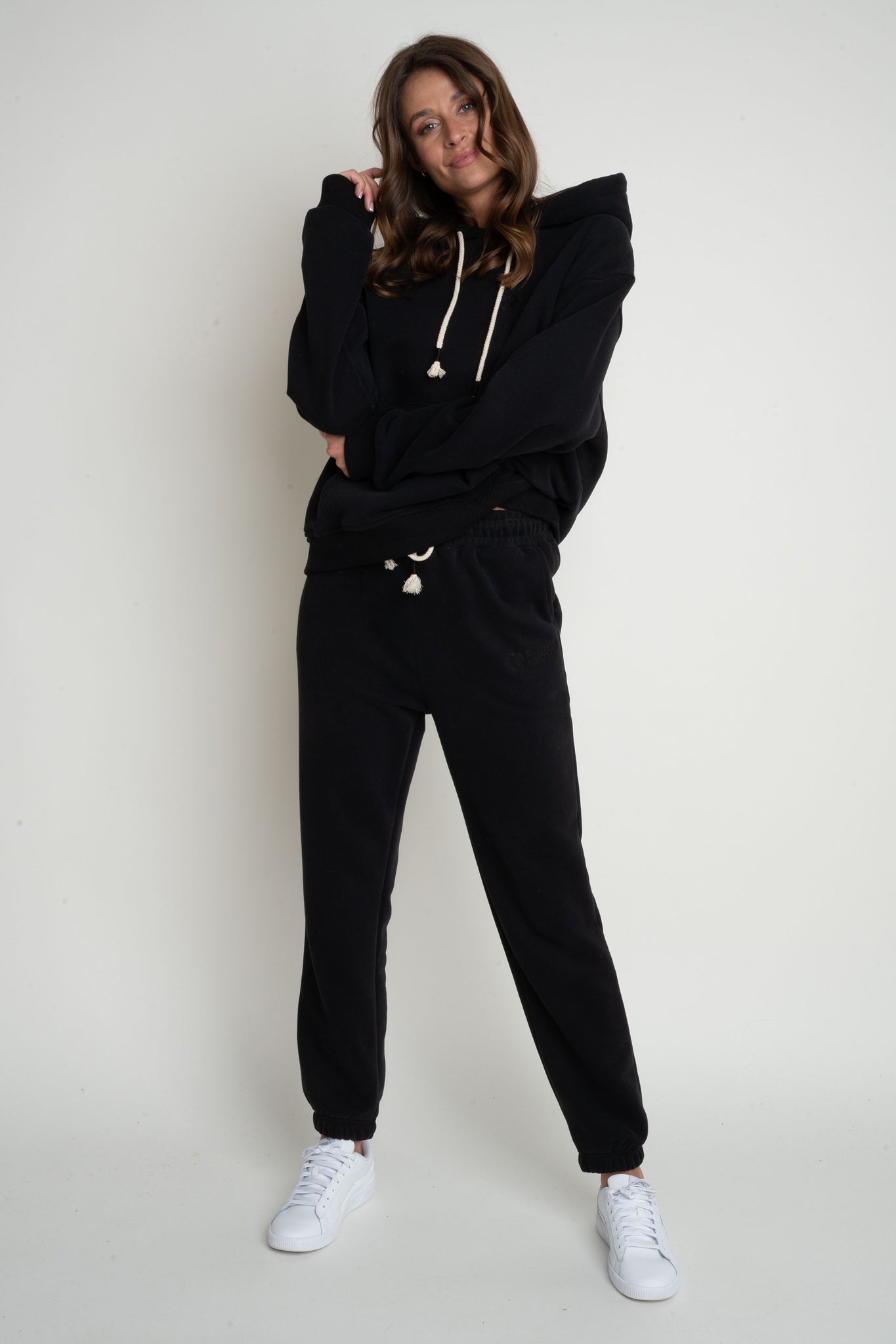 BLACK REGULAR FIT SWEATPANTS – MILOS