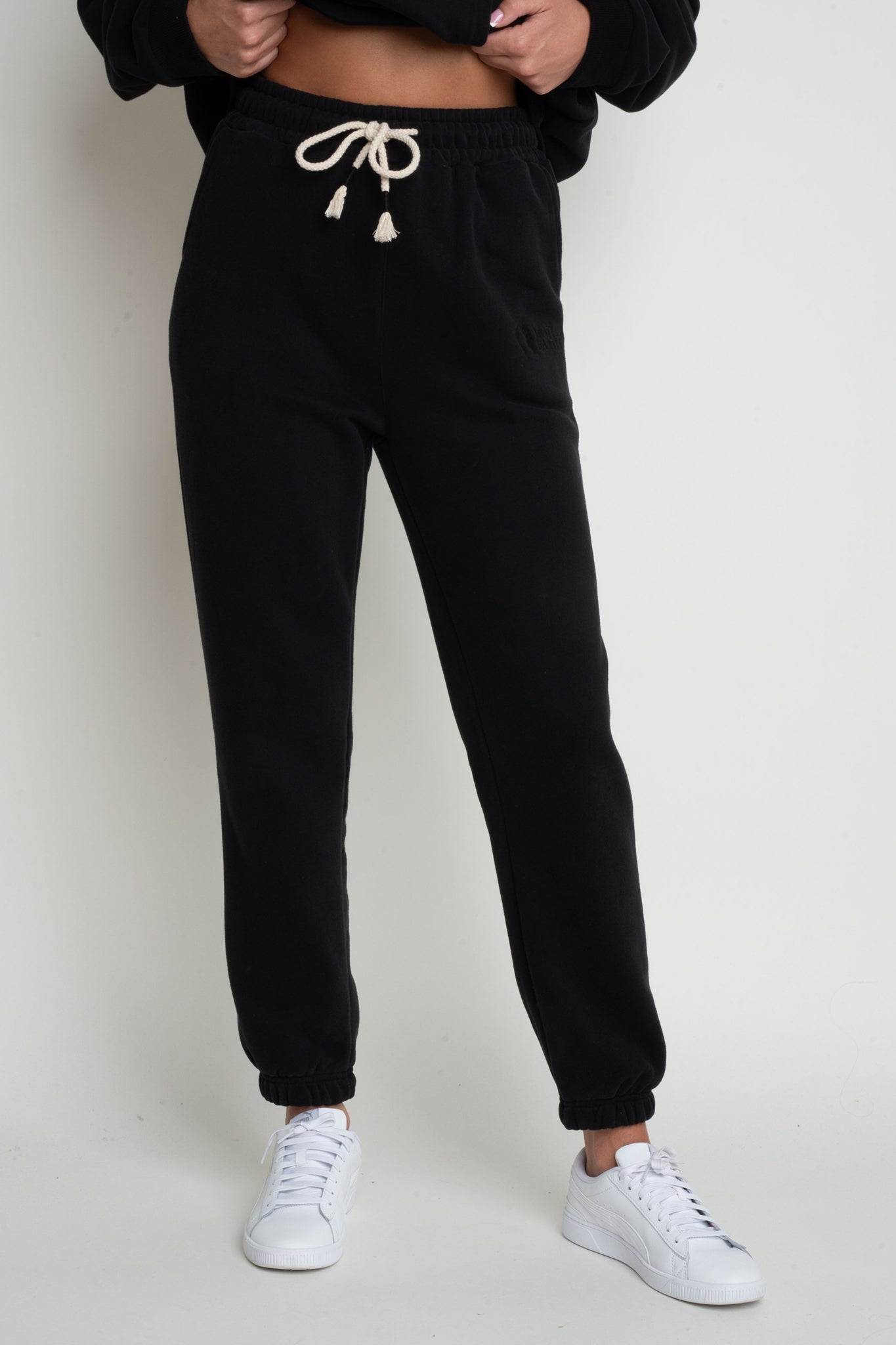 BLACK REGULAR FIT SWEATPANTS – MILOS