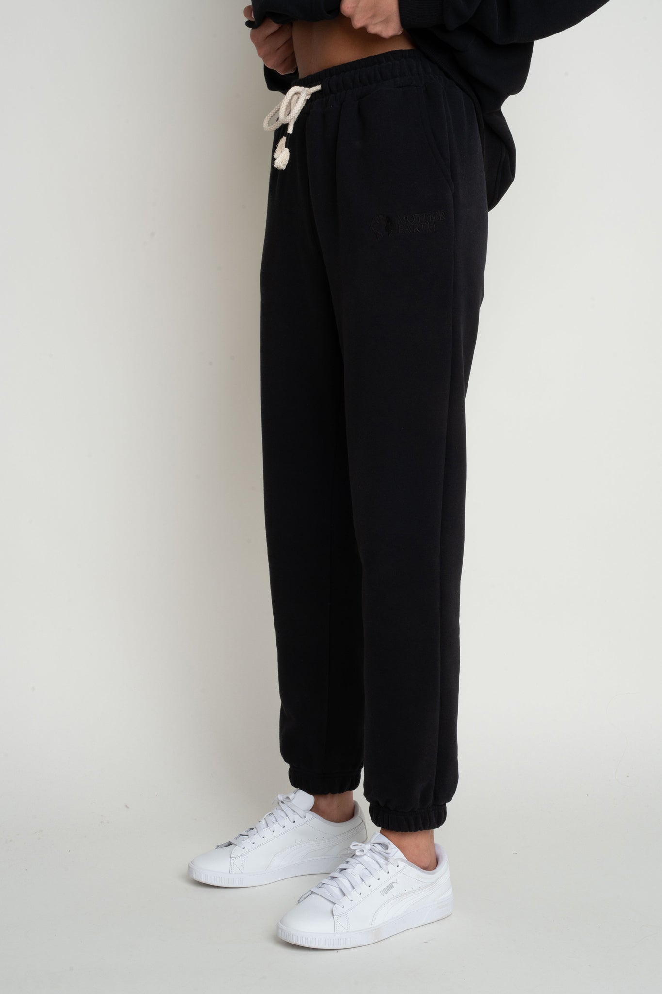 BLACK REGULAR FIT SWEATPANTS – MILOS