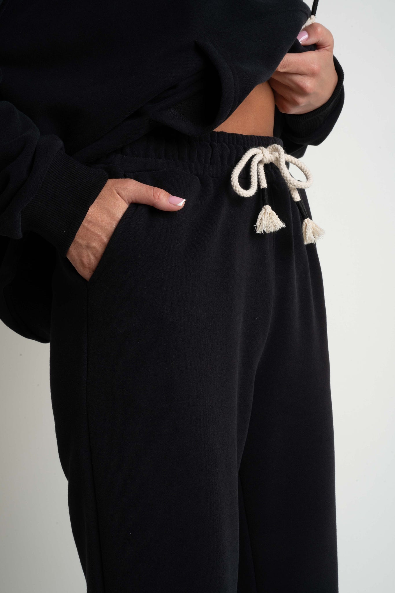 BLACK REGULAR FIT SWEATPANTS – MILOS