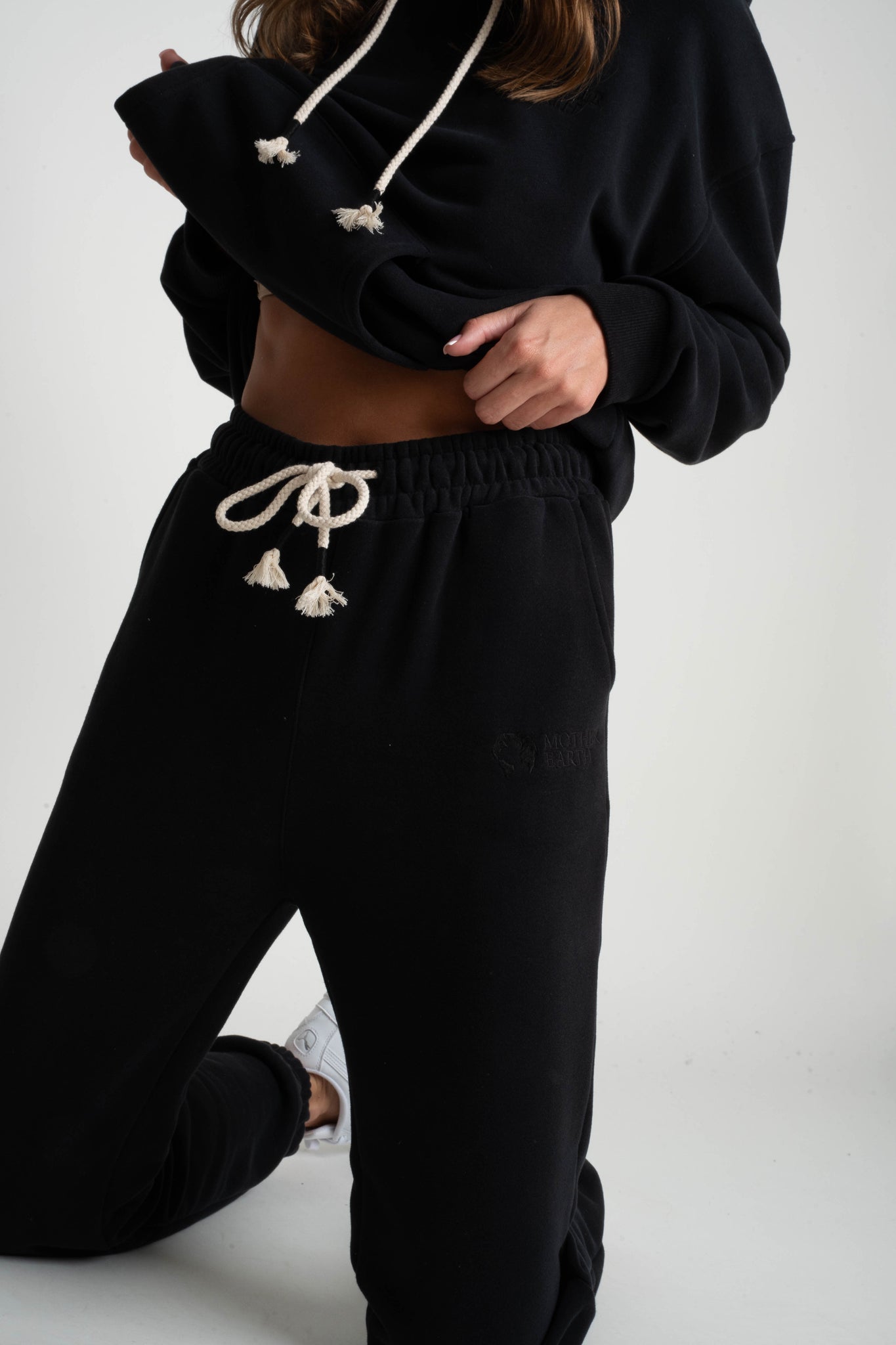 BLACK REGULAR FIT SWEATPANTS – MILOS