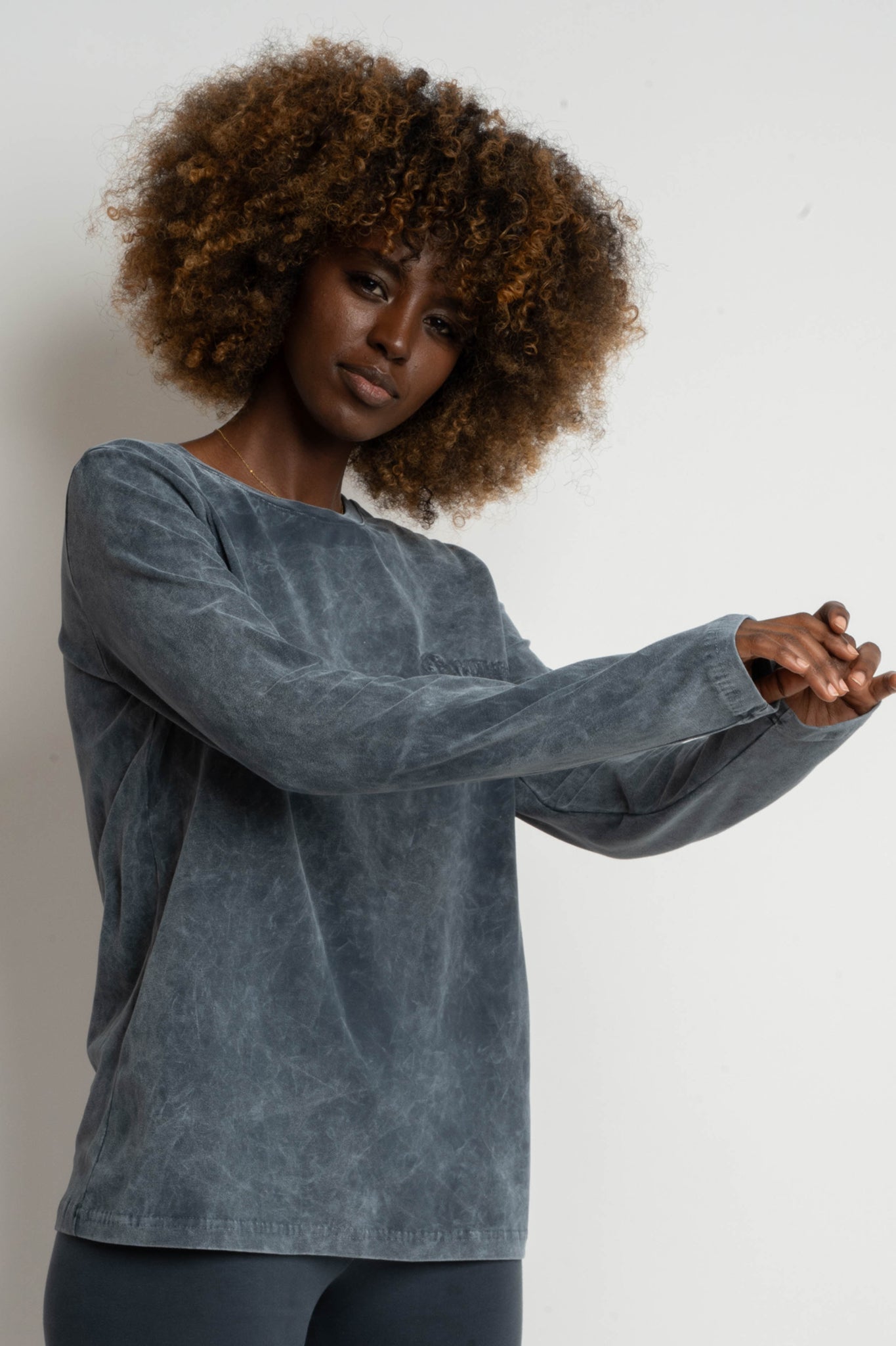 LONG SLEEVE WASHED EFFECT TOP GRAPHITE - POLIKSENA