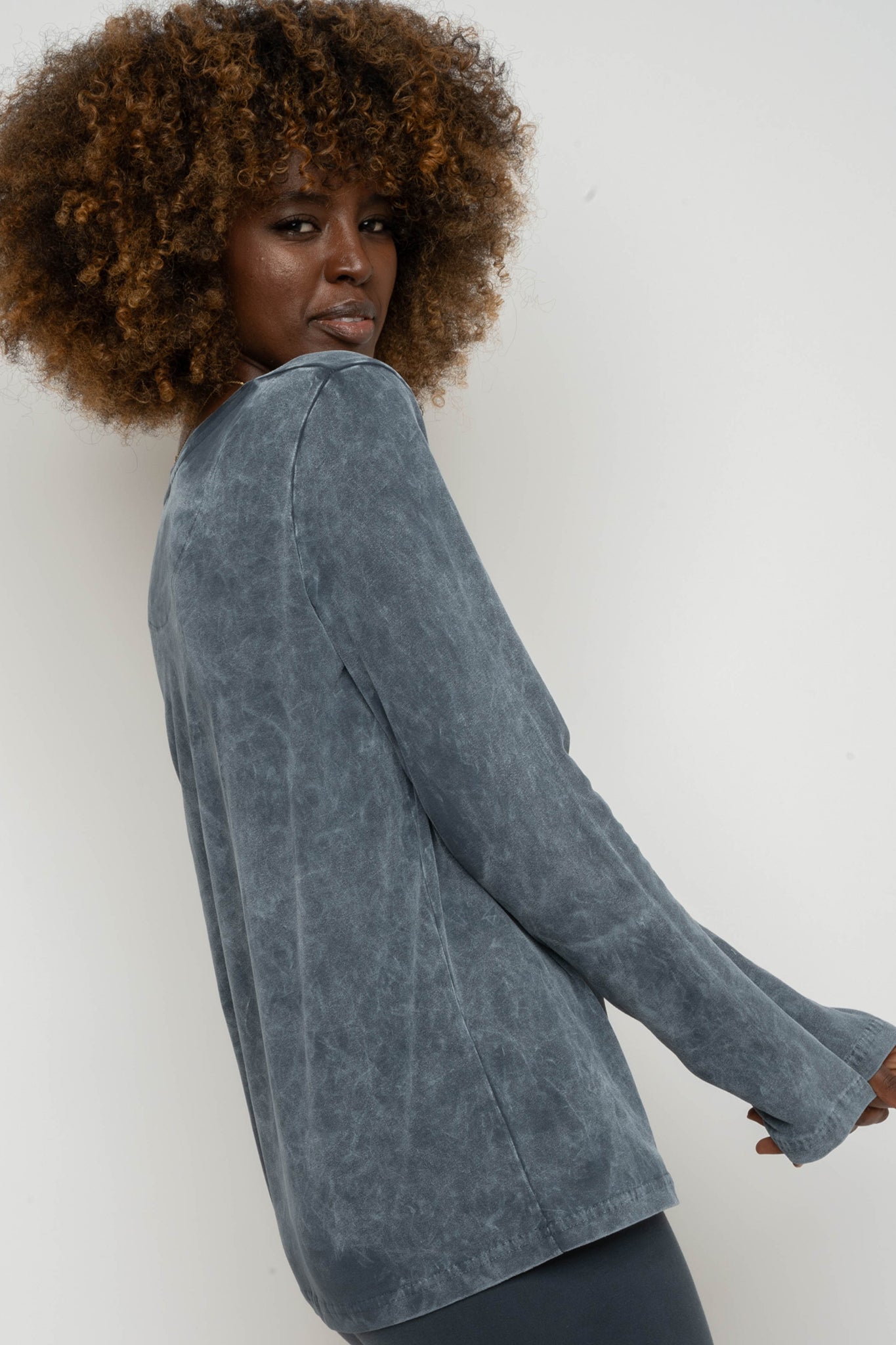 LONG SLEEVE WASHED EFFECT TOP GRAPHITE - POLIKSENA