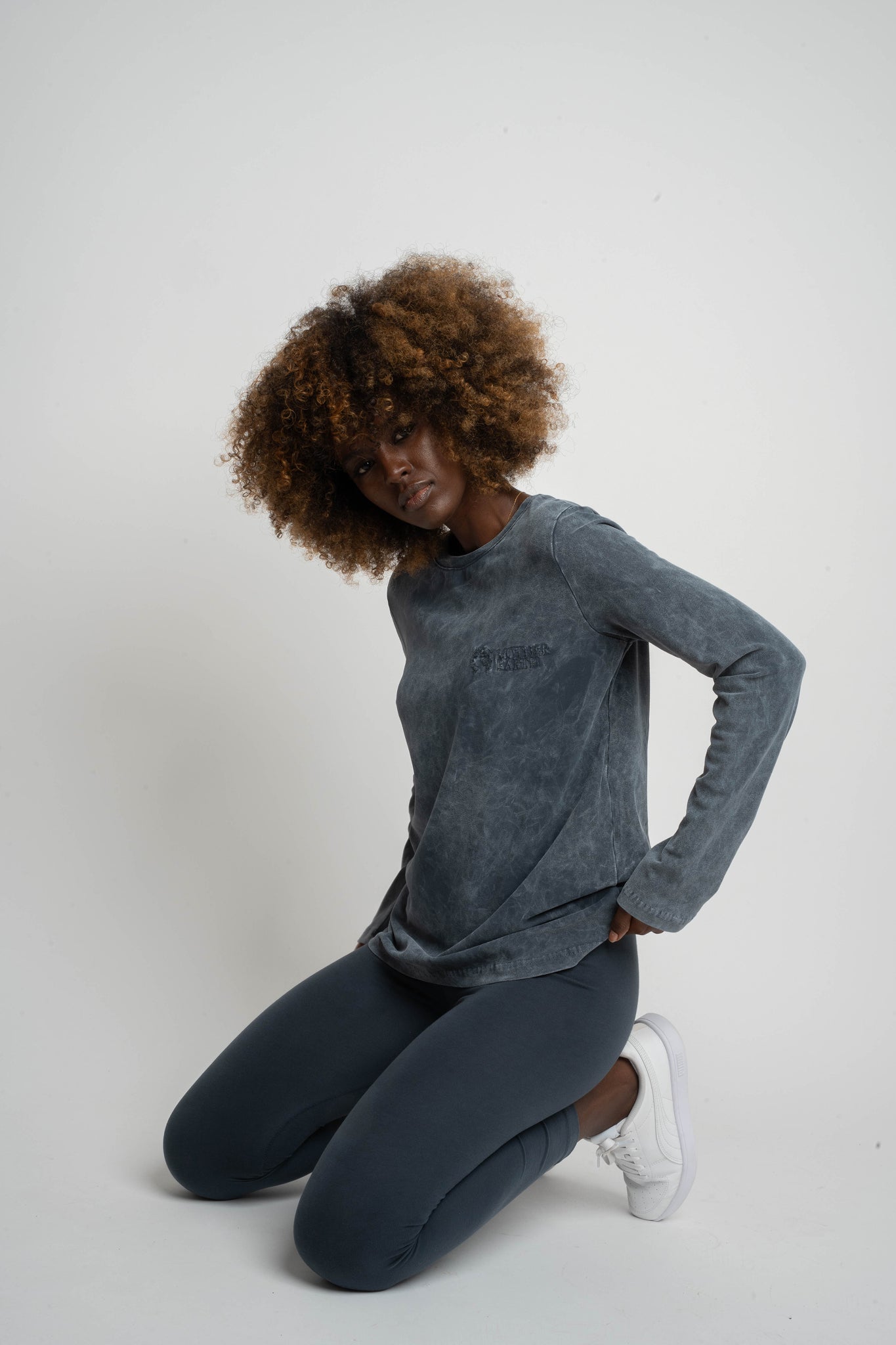 LONG SLEEVE WASHED EFFECT TOP GRAPHITE - POLIKSENA