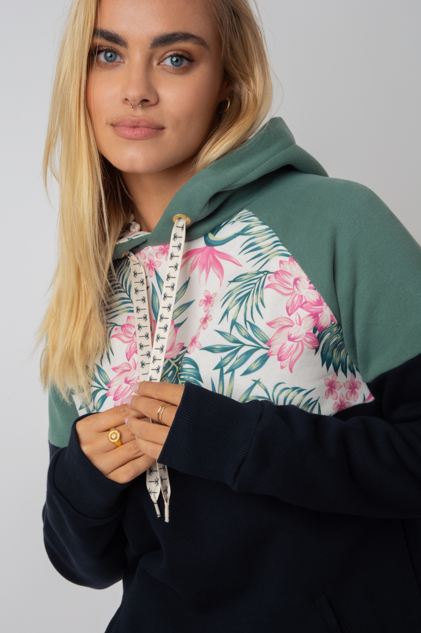 Kapuzen -Sweatshirt in Marineblau mit Blumendruck - Nemos