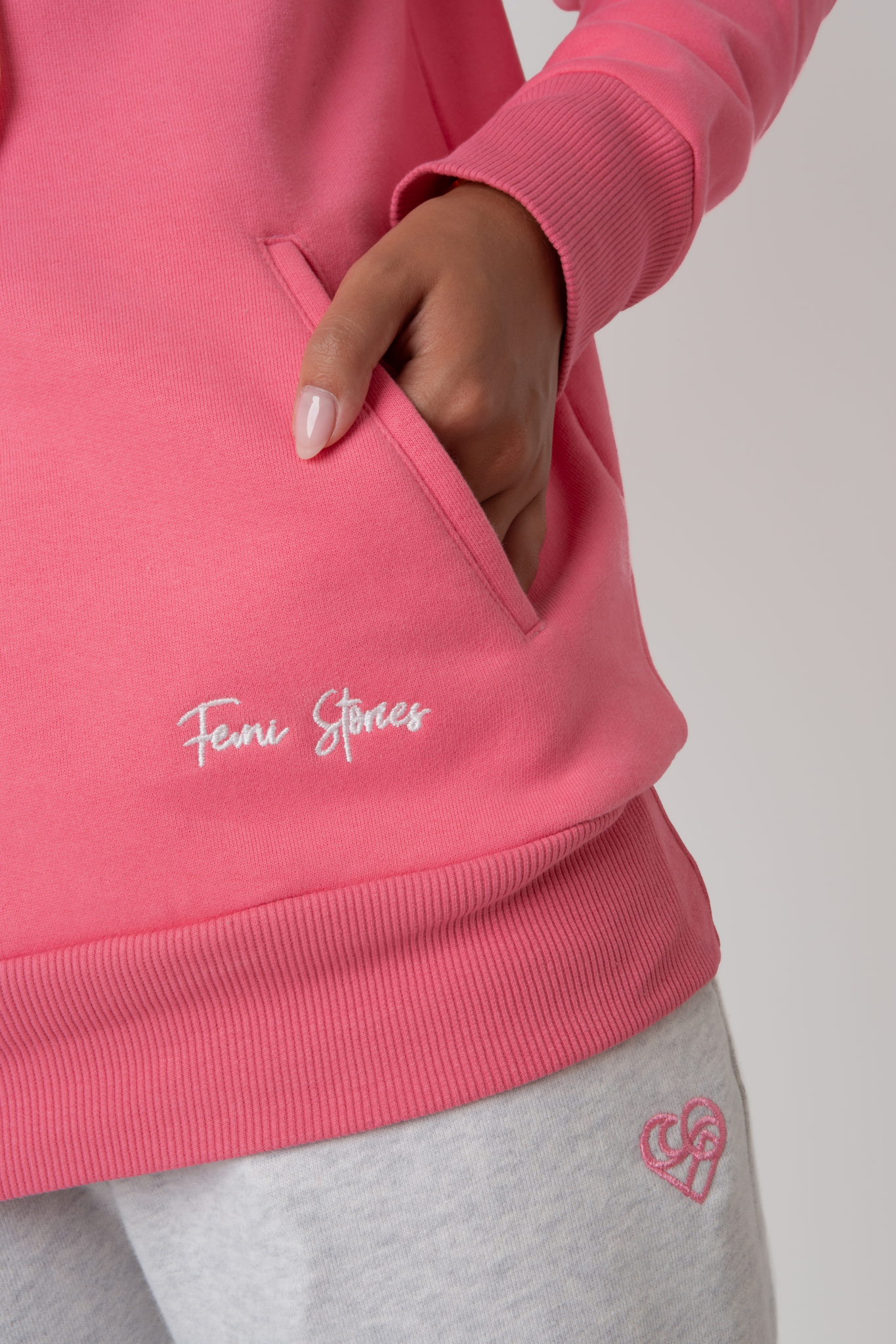 Kapuzen -Sweatshirt in Pink und Ecru mit "Stay Wild" Text - Nemos