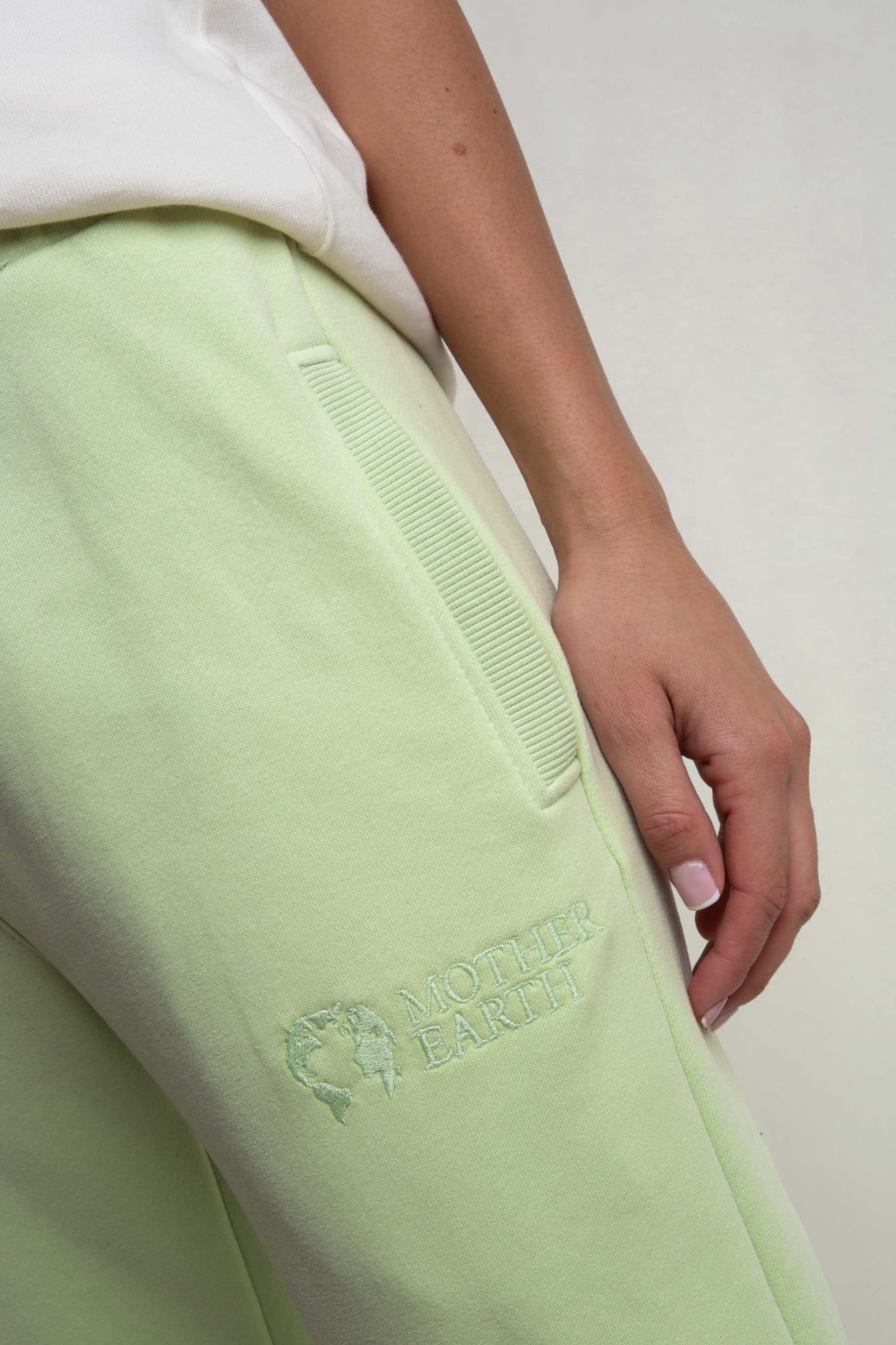 LIGHT GREEN SWEATPANTS - BELINDA