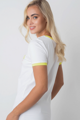 T -Shirt La Playa White mit gelbem Schreiben und Trimm - Cosma