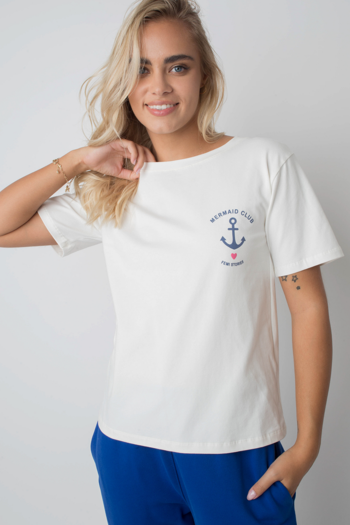 Mermaid Club ECRU T -Shirt mit Marine Blue Print - Manuel