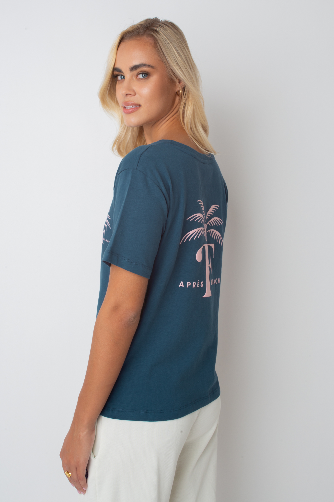 Apres Beach Marine Blue T -Shirt mit rosa Palmendruck - Manuel