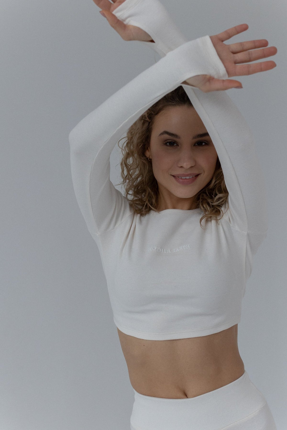 SHORT FITTED RIBBED CROP TOP ECRU – SAHARA